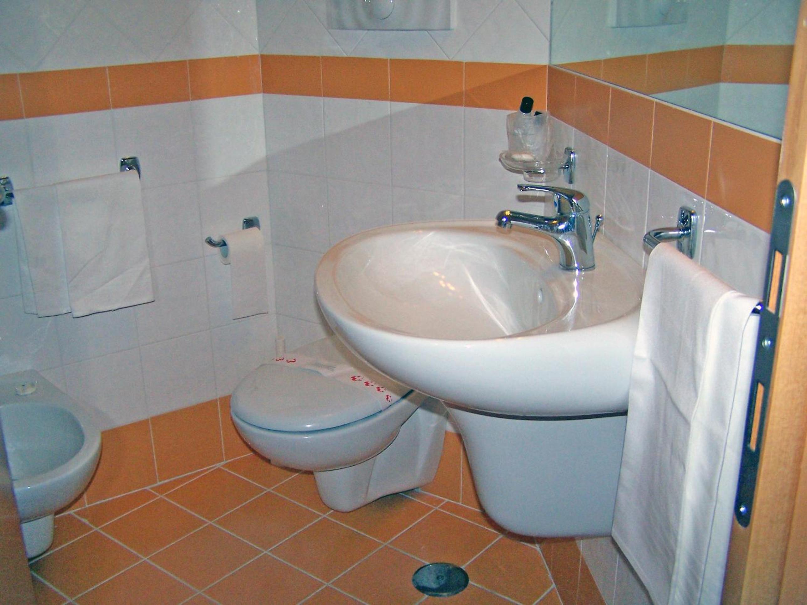 Double Room - Photo 5