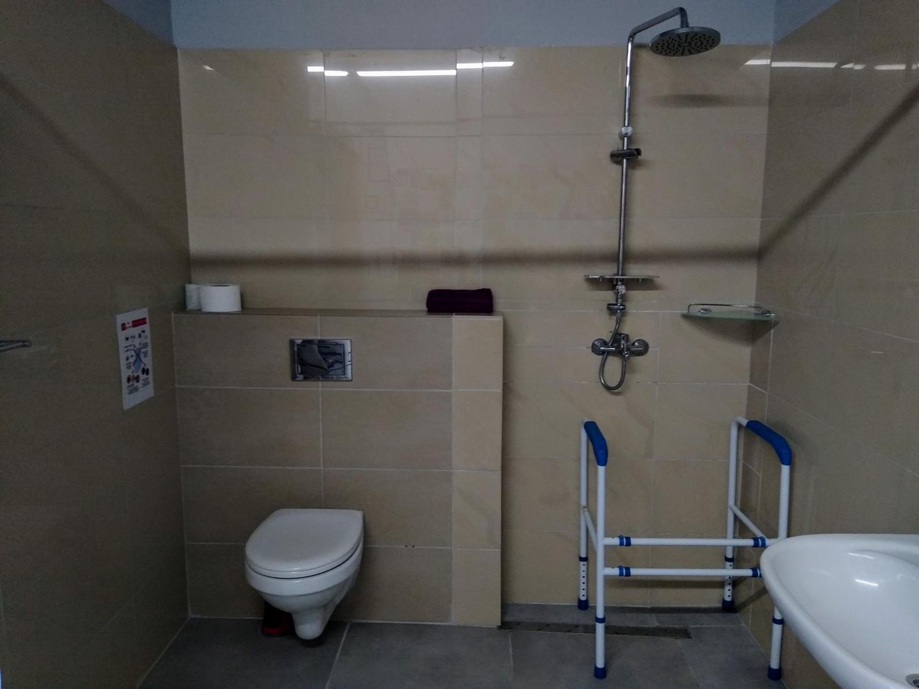 Double Room - Disability Access photo 3