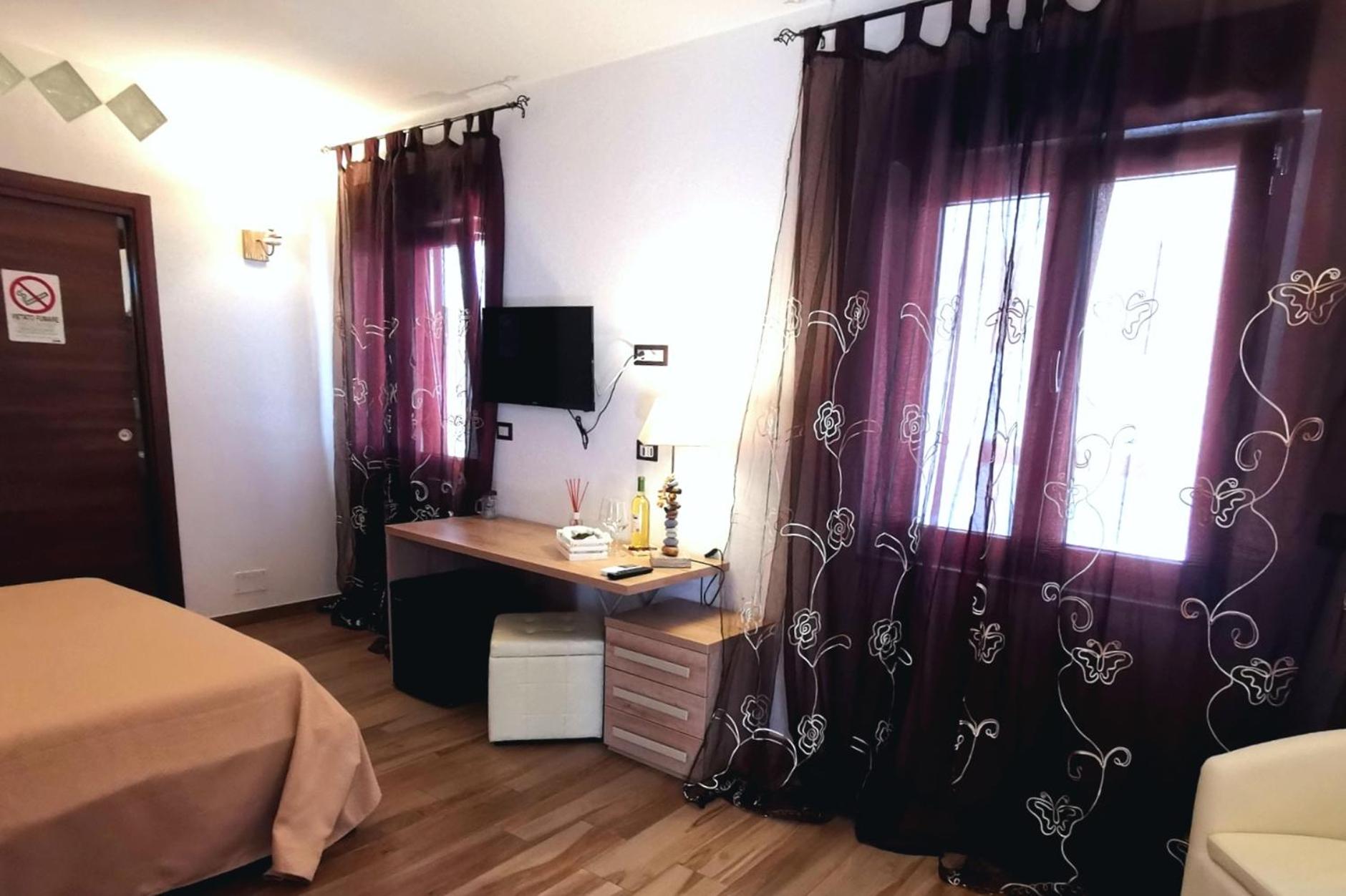 Deluxe Double Room - Photo 10