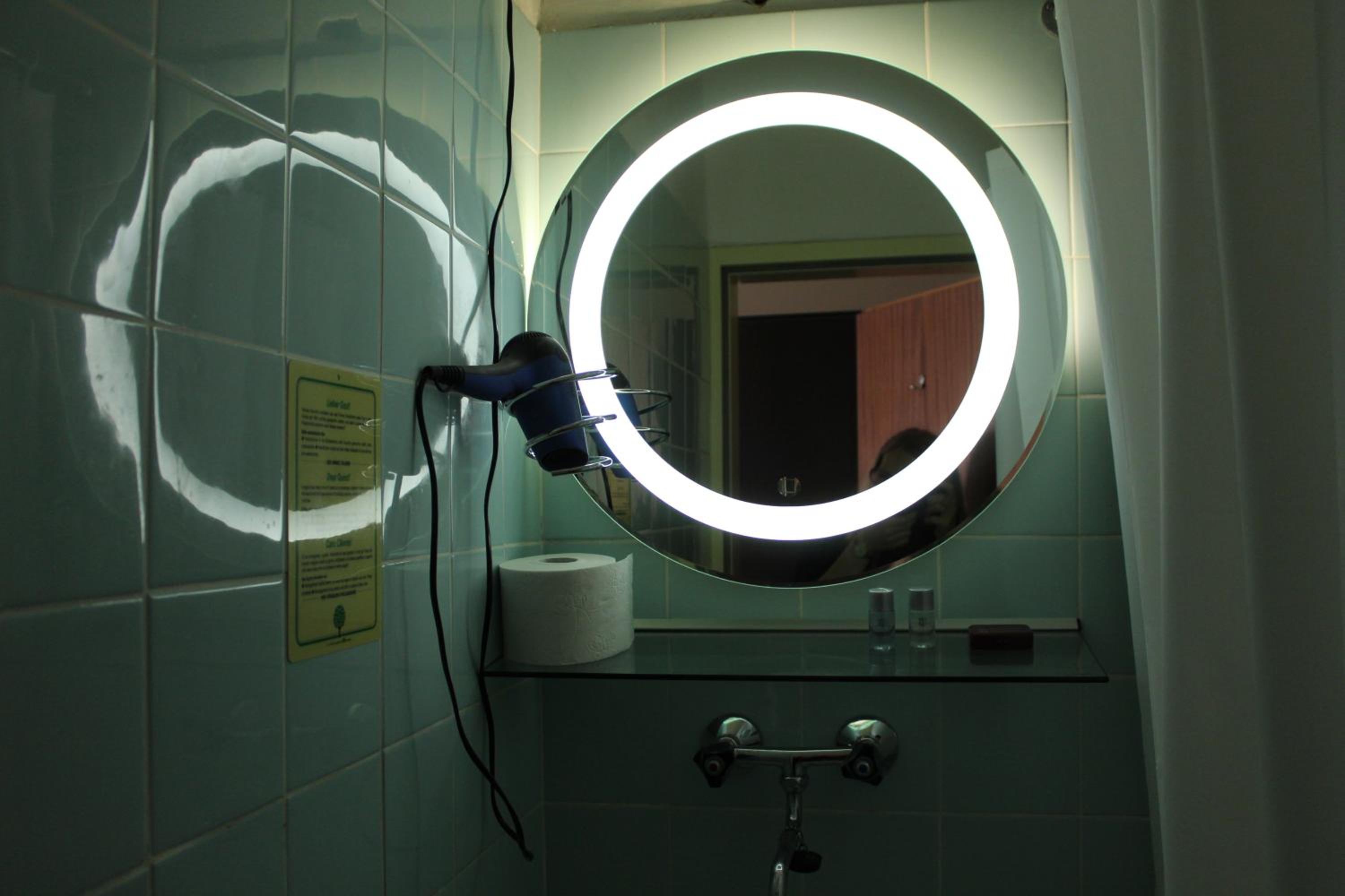 Double Room with Private Bathroom - Photo 2