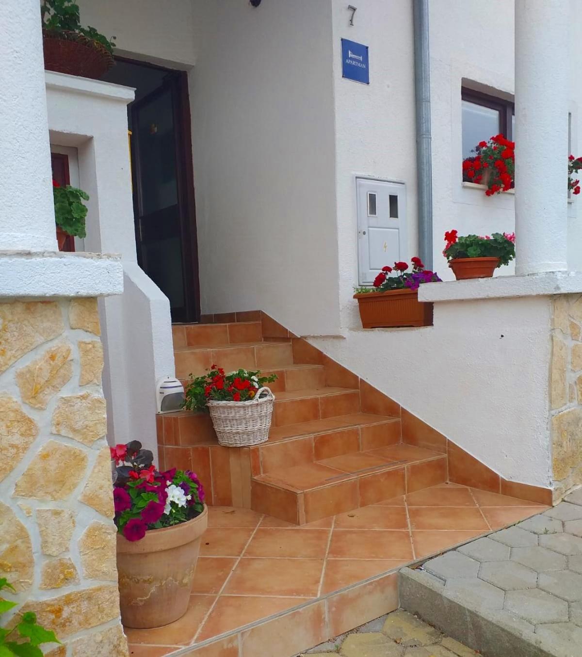 Two-Bedroom Apartment with Balcony and Sea View photo 3