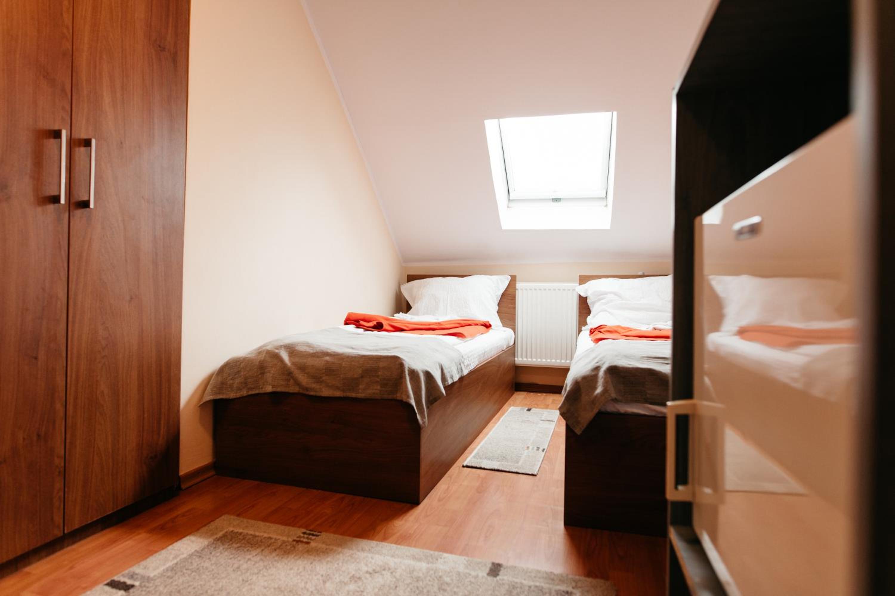 Twin Room with Private Bathroom - Photo 1