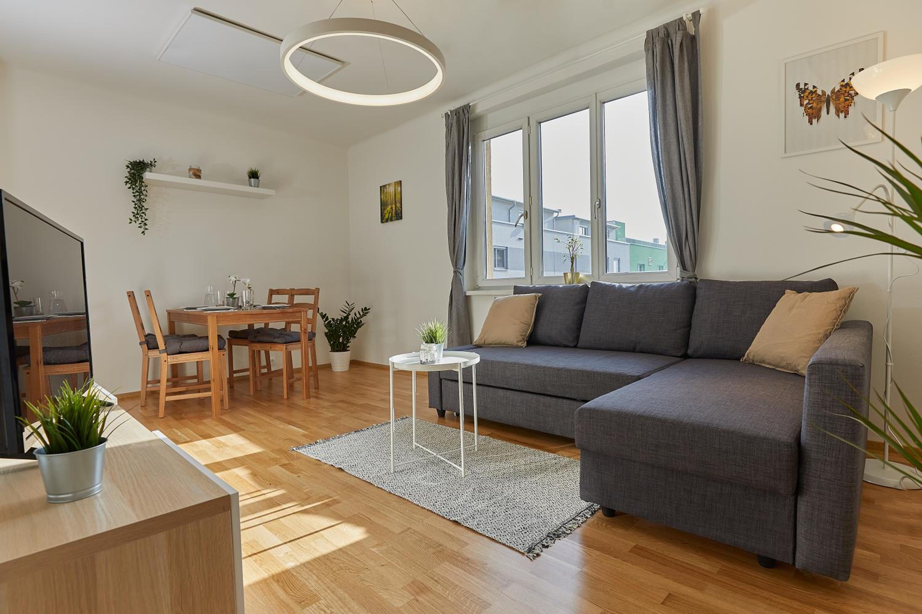One-Bedroom Apartment photo 1