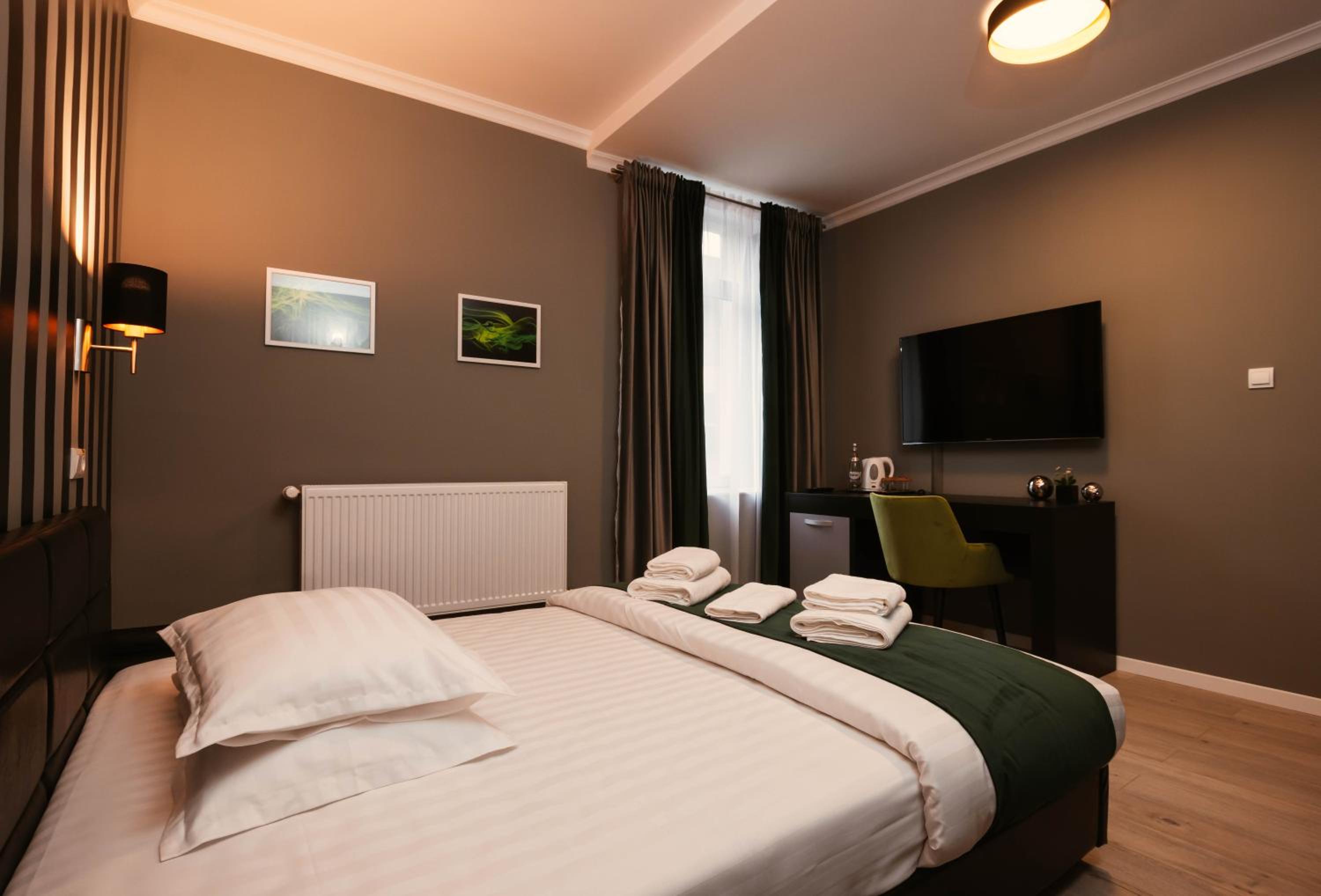 Double Room with Private Bathroom - Photo 8