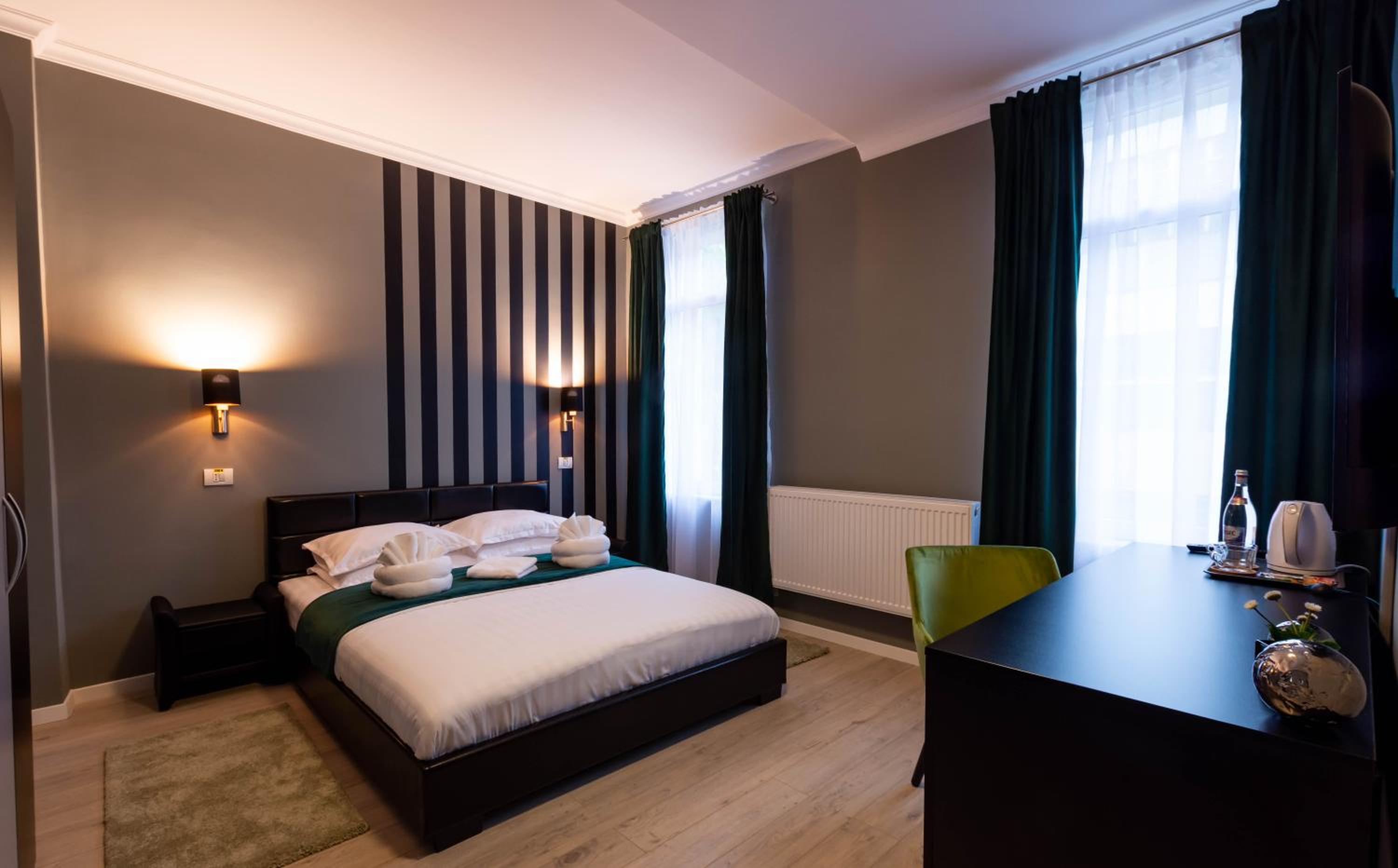 Double Room with Private Bathroom - Photo 1