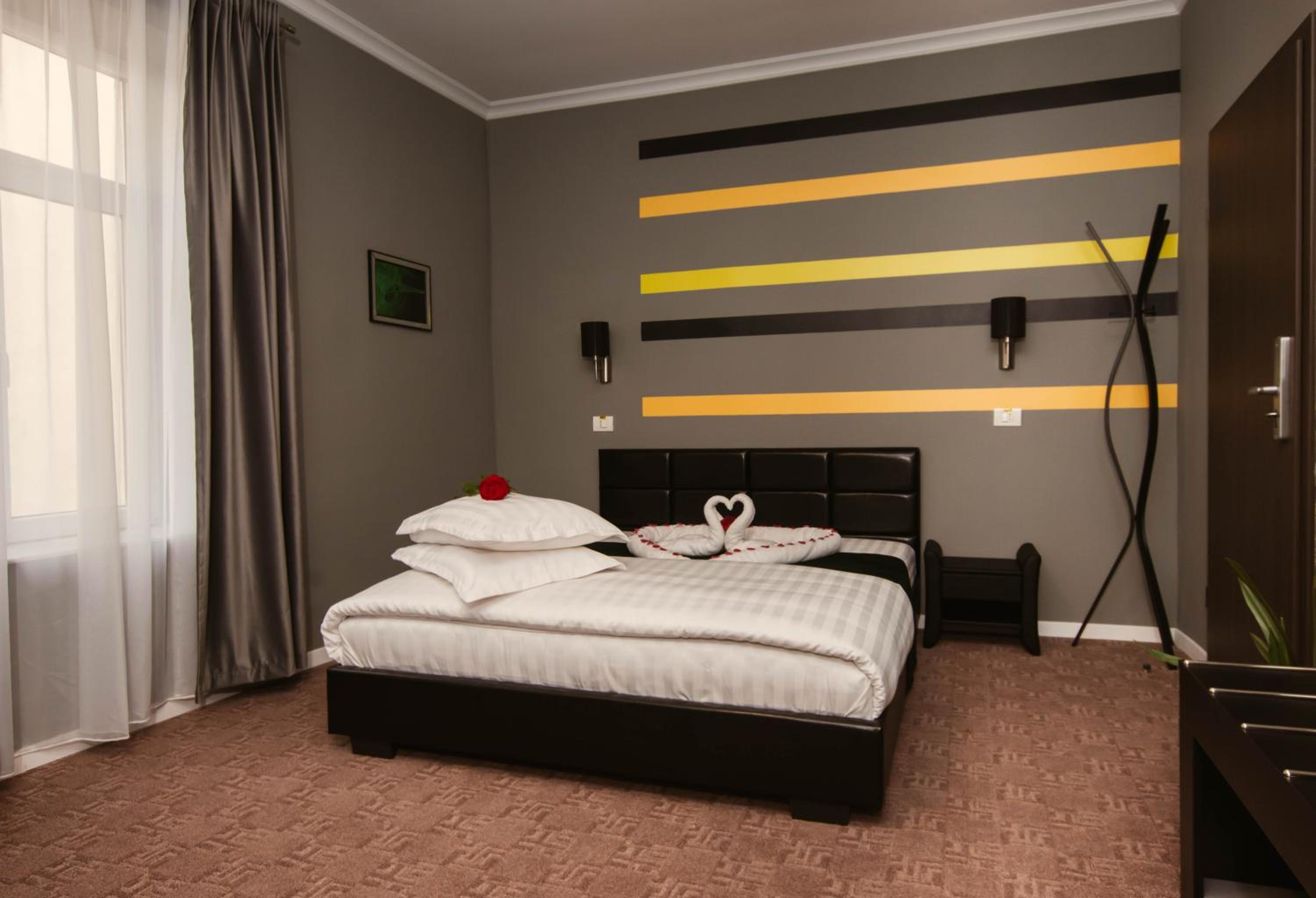 Double Room with Private Bathroom - Photo 10