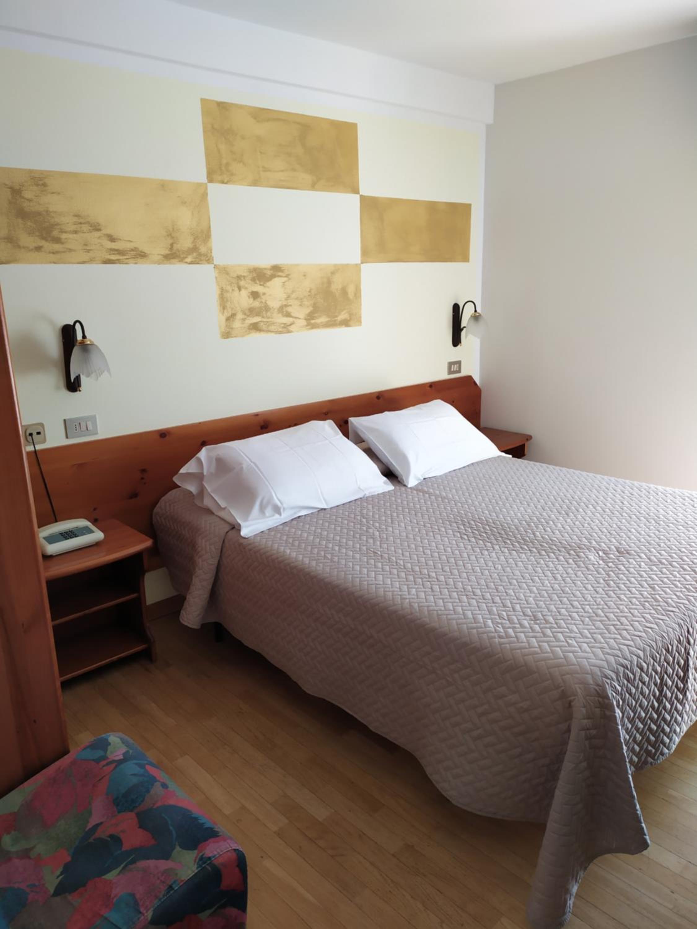 Double or Twin Room - Photo 9
