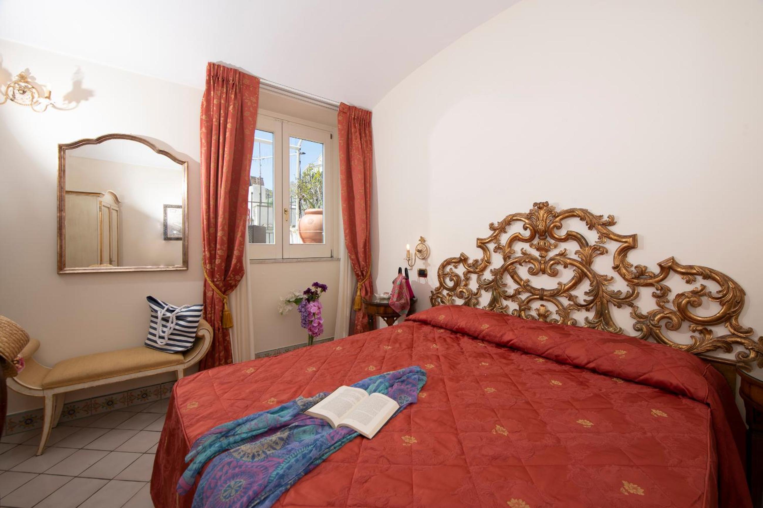 Apartment with Balcony and Sea View