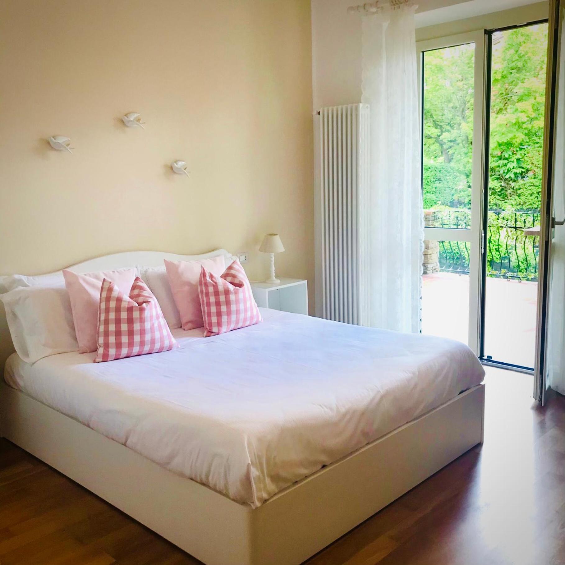Double Room with Private Bathroom - Photo 8