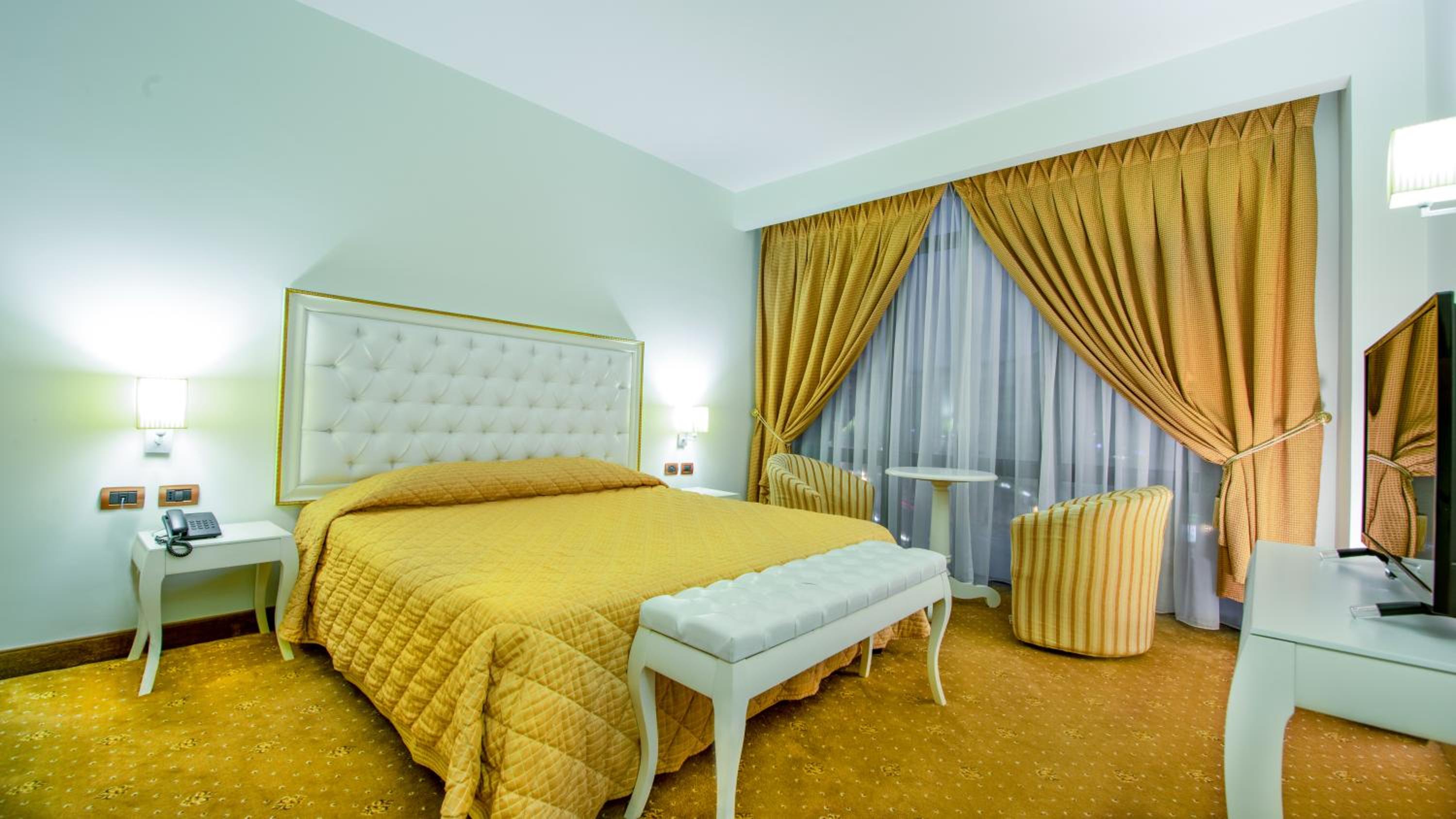 Deluxe Suite