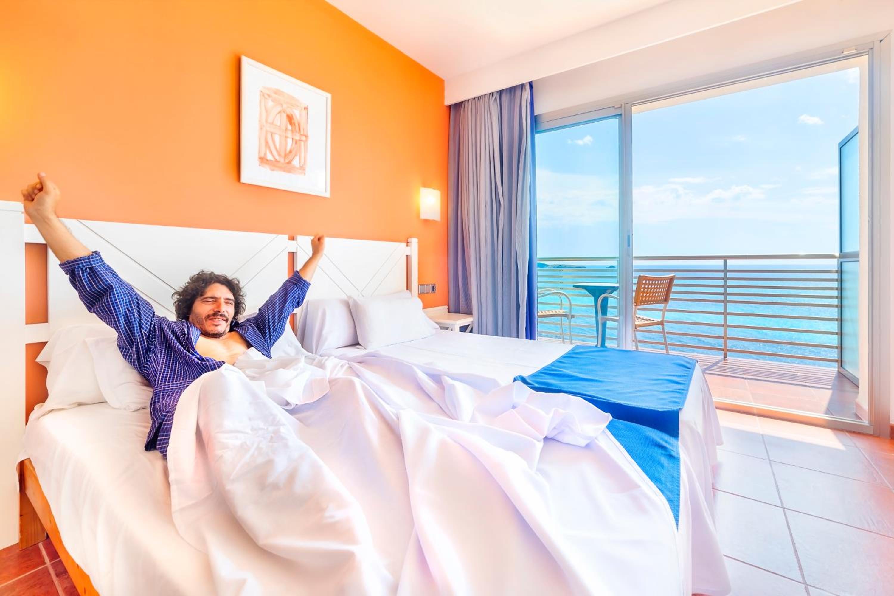 Triple Room with Sea View