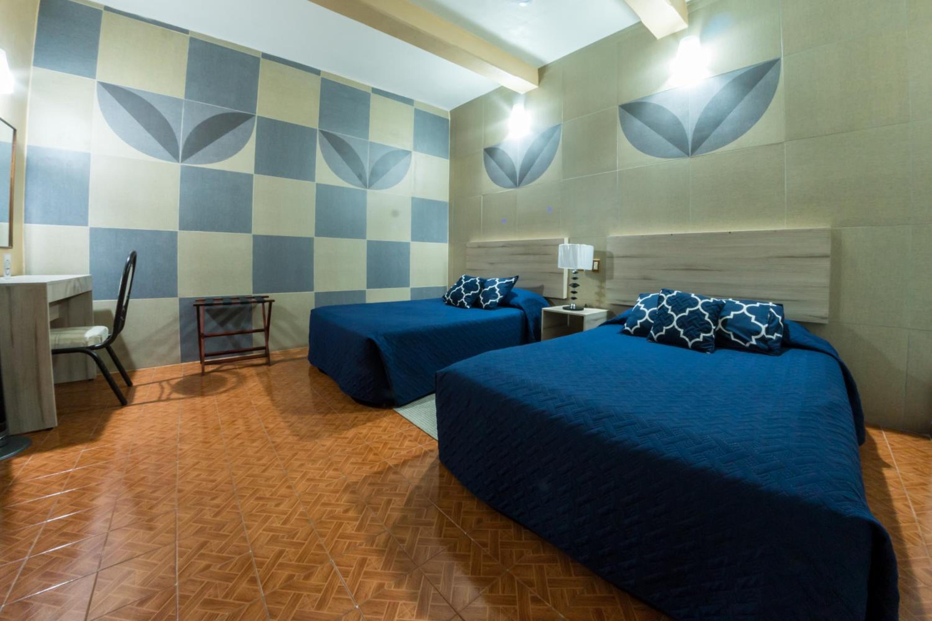 Twin Room - Photo 8