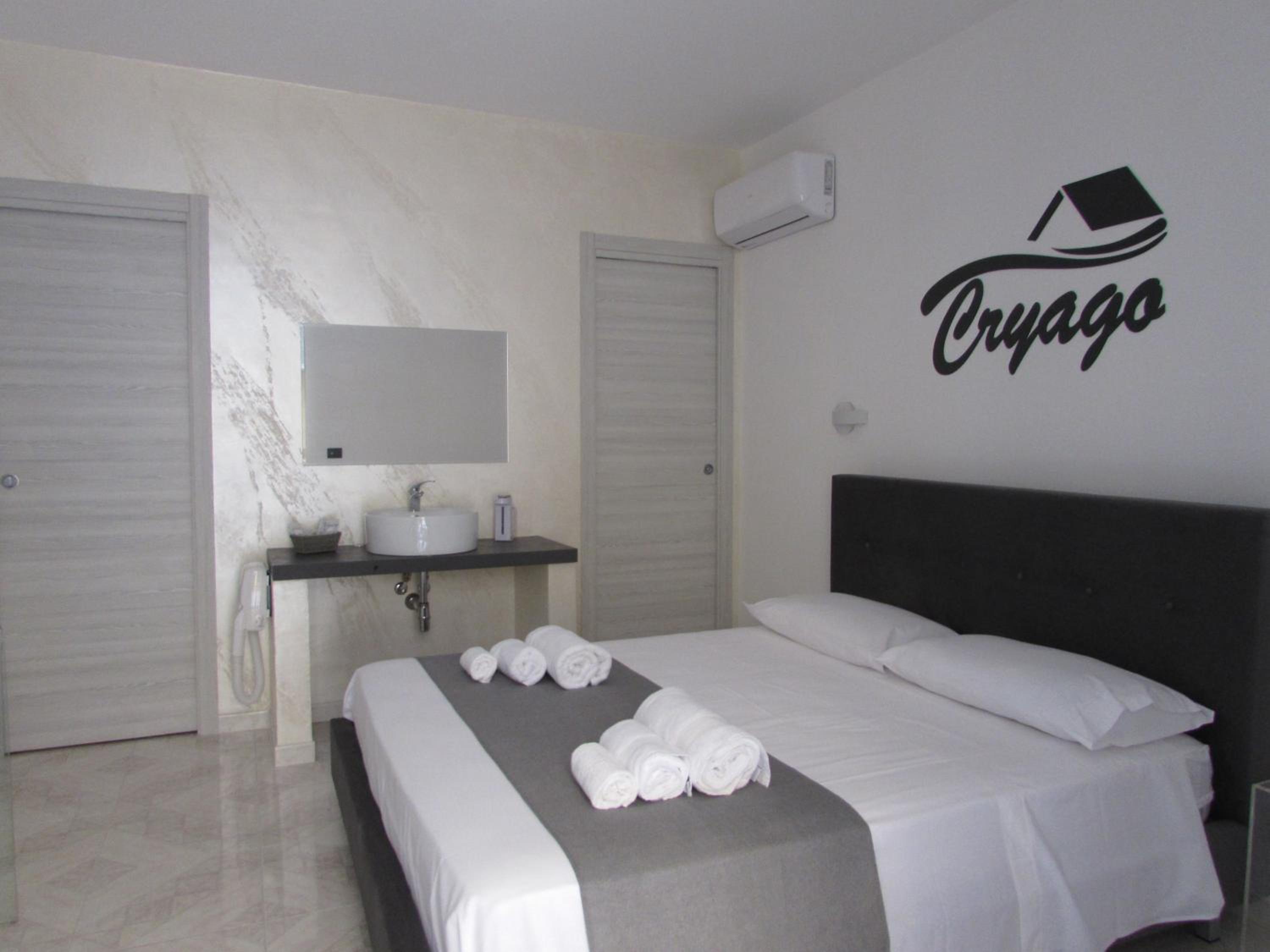 Double Room - Photo 12