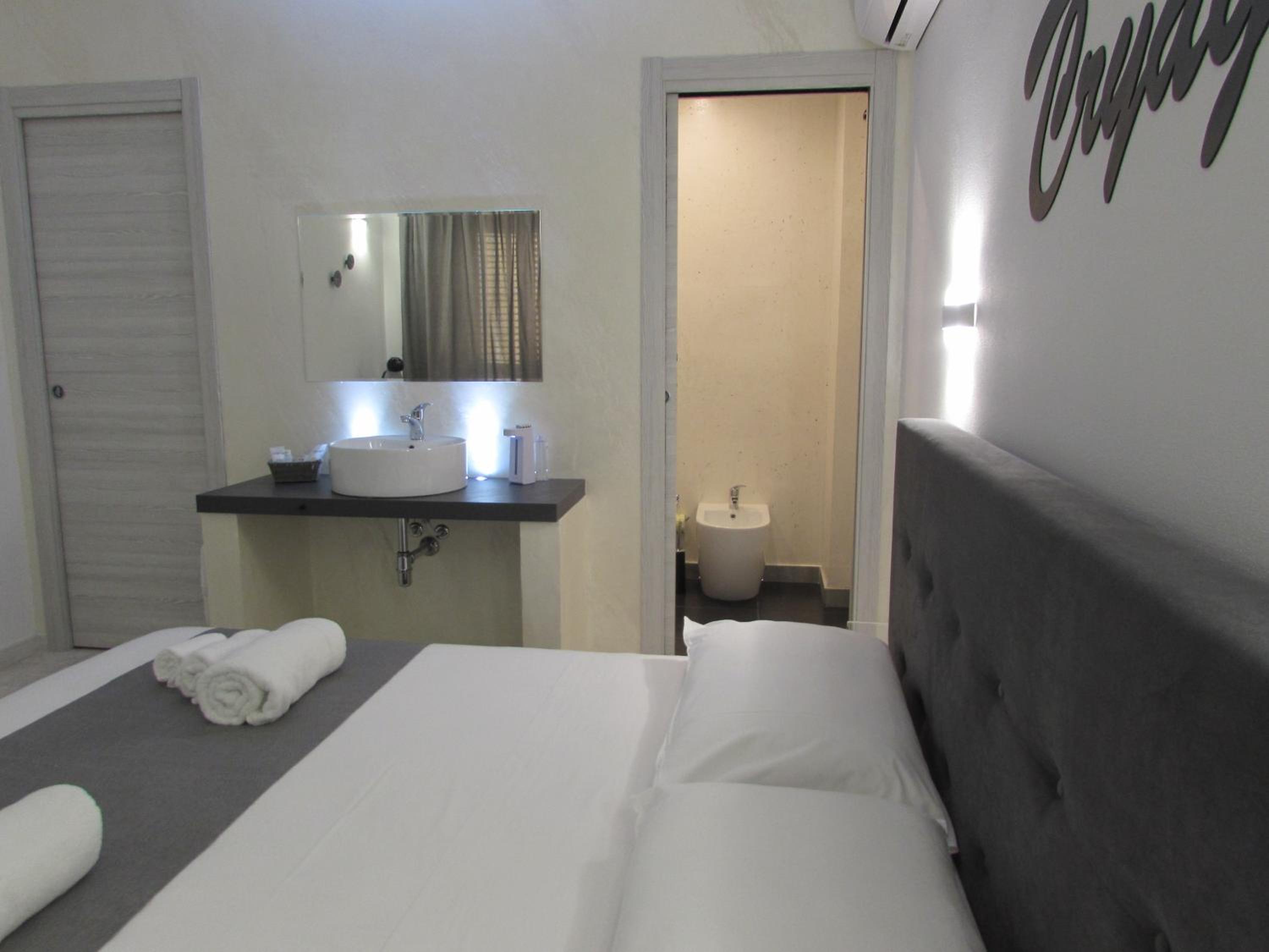 Double Room - Photo 14
