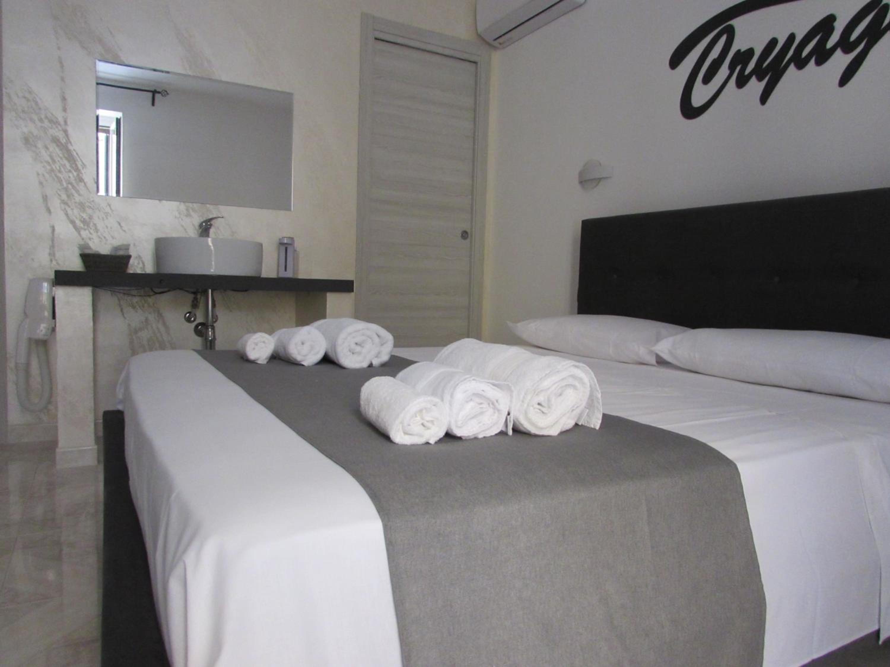 Double Room - Photo 9