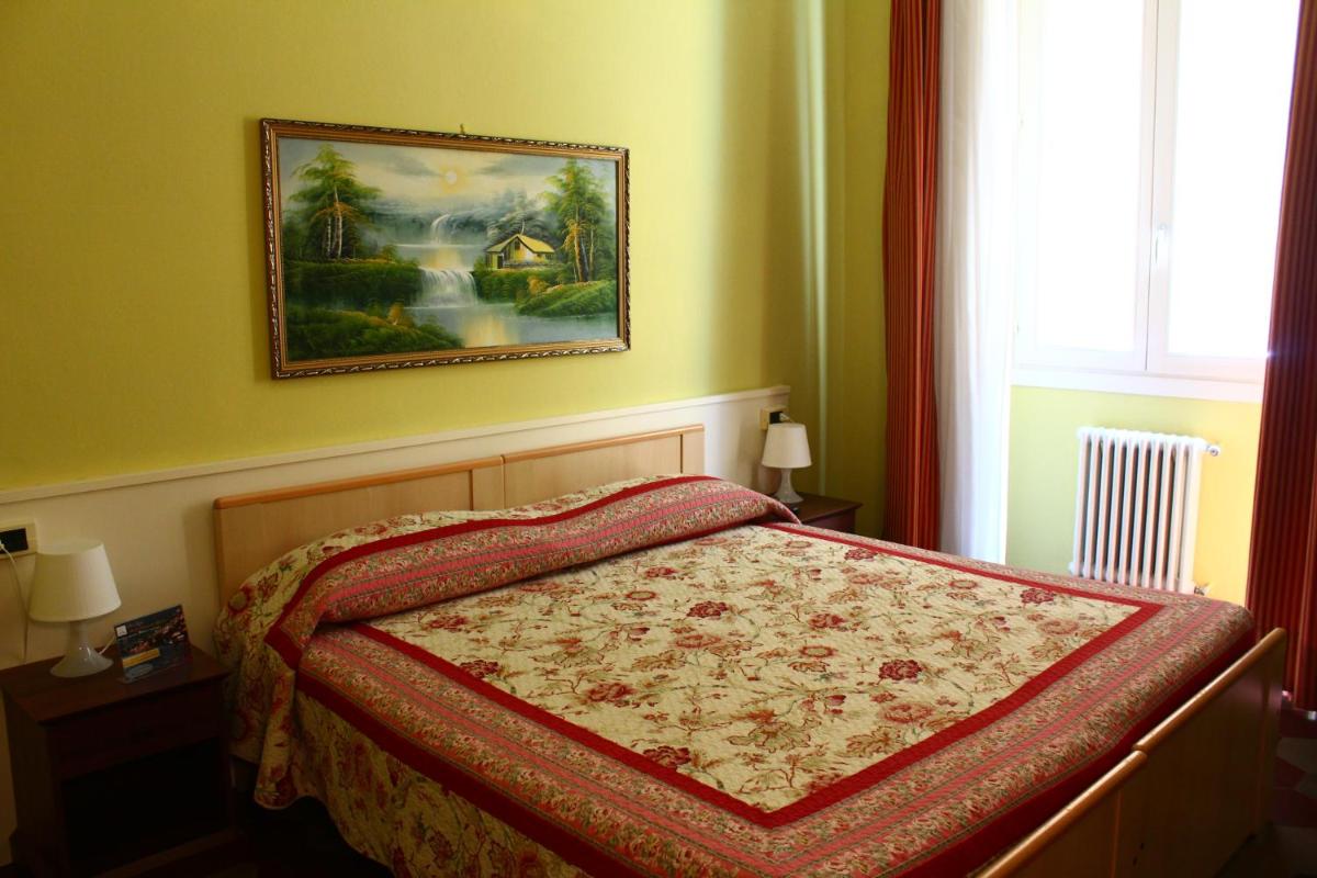 Standard Double Room with Shared Bathroom photo 1