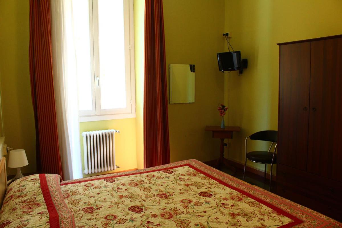 Standard Double Room with Shared Bathroom photo 2
