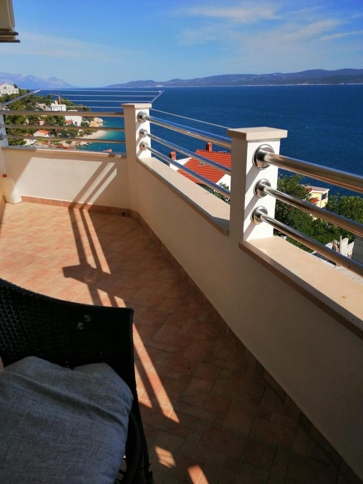One-Bedroom Apartment with Sea View and Balcony photo 2