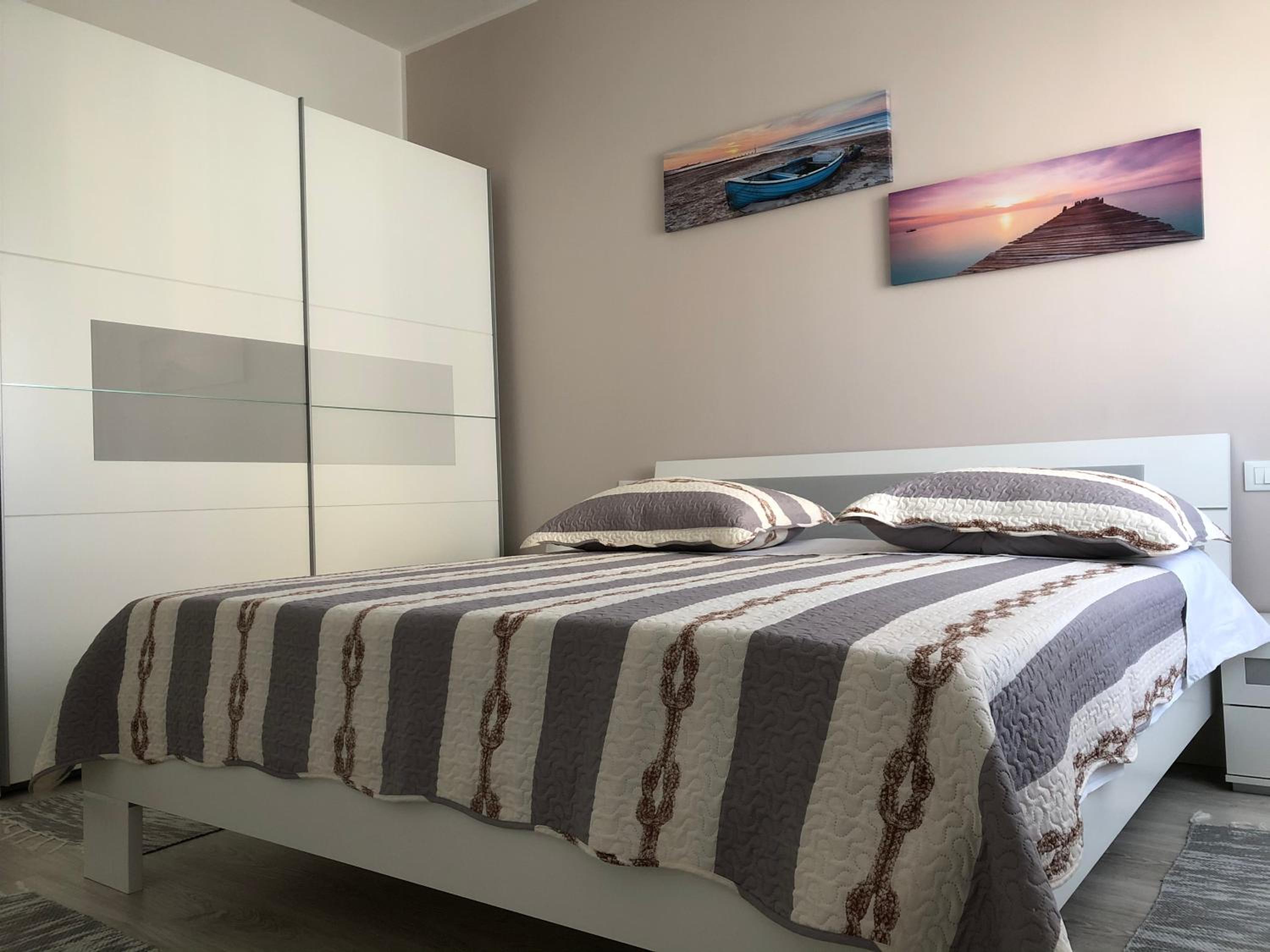One-Bedroom Apartment - Photo 19