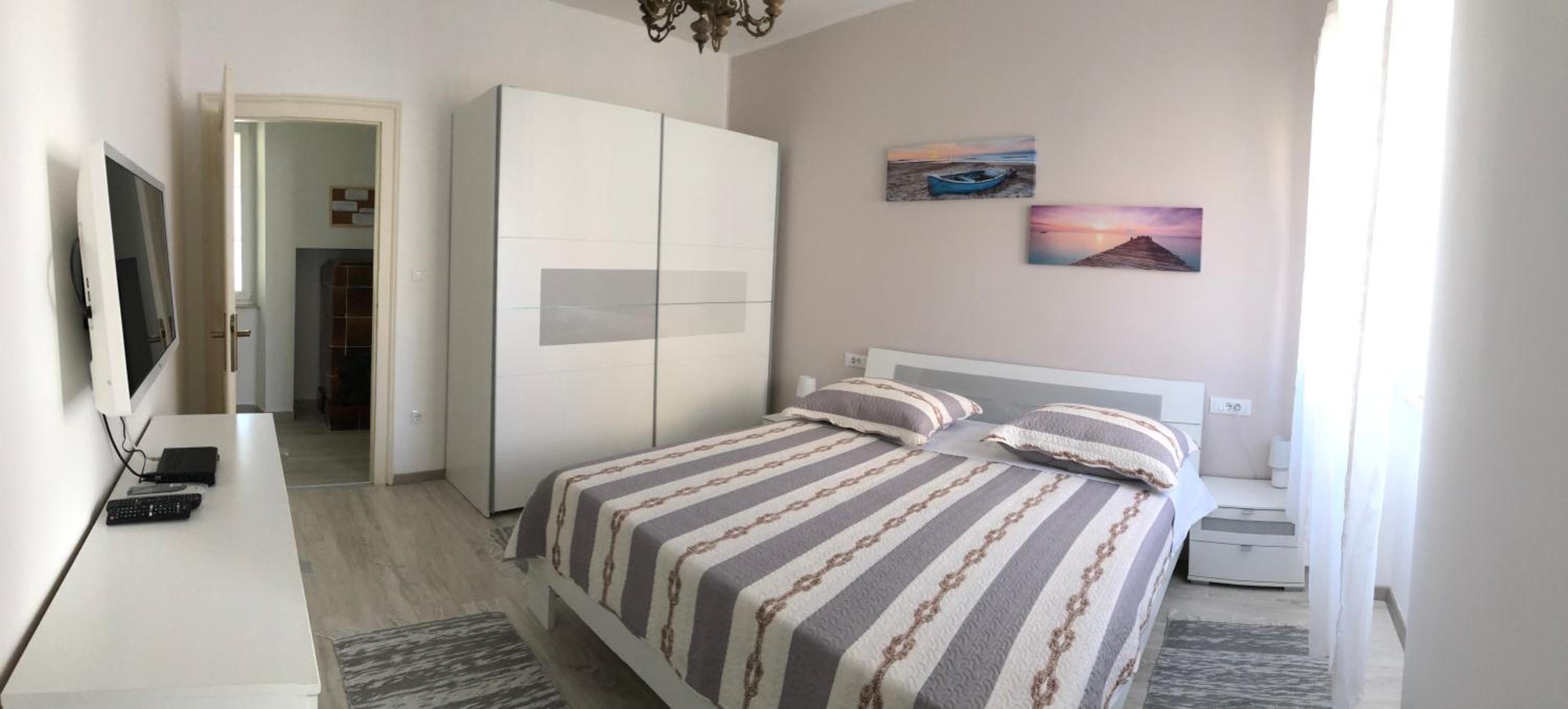 One-Bedroom Apartment - Photo 4