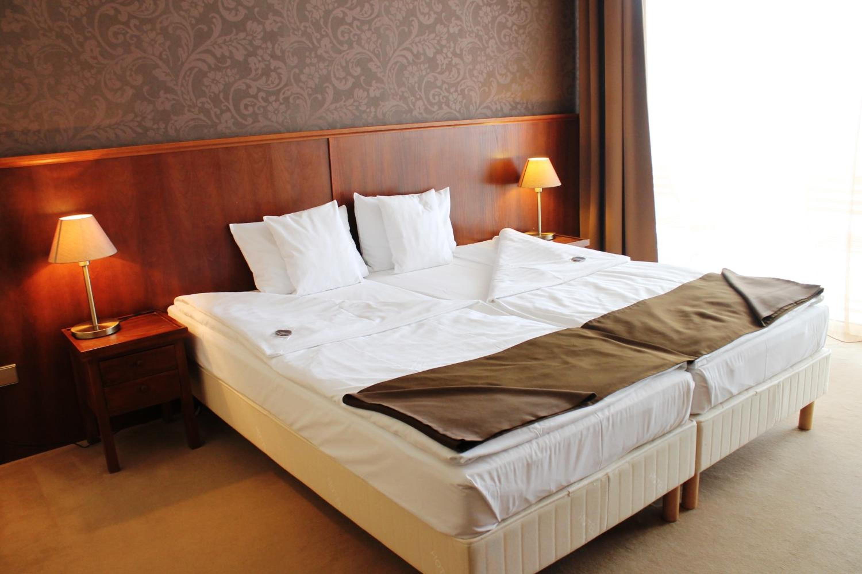 Standard Double/Twin Room with Balcony - Photo 3
