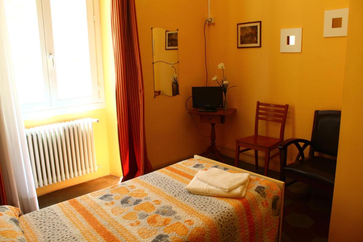 Single Room with Private Bathroom photo 2