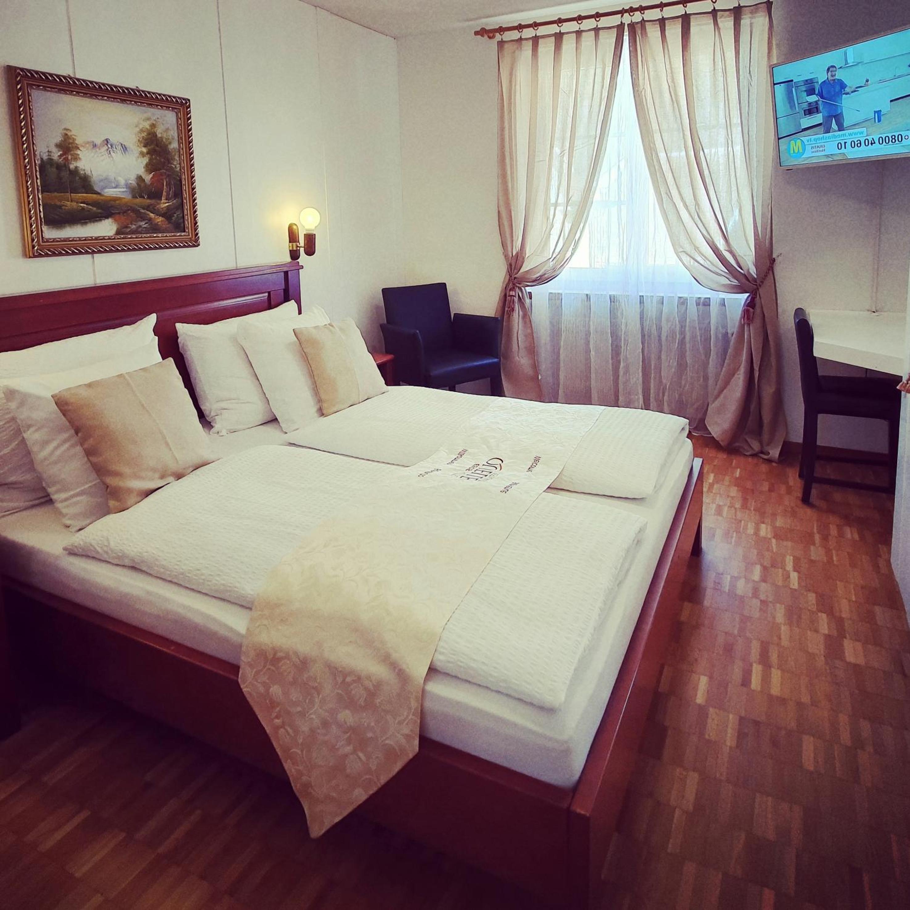 Standard Double Room - Photo 2