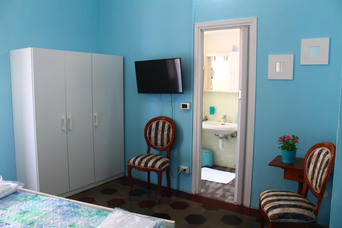 Double or Twin Room with Private Bathroom photo 1