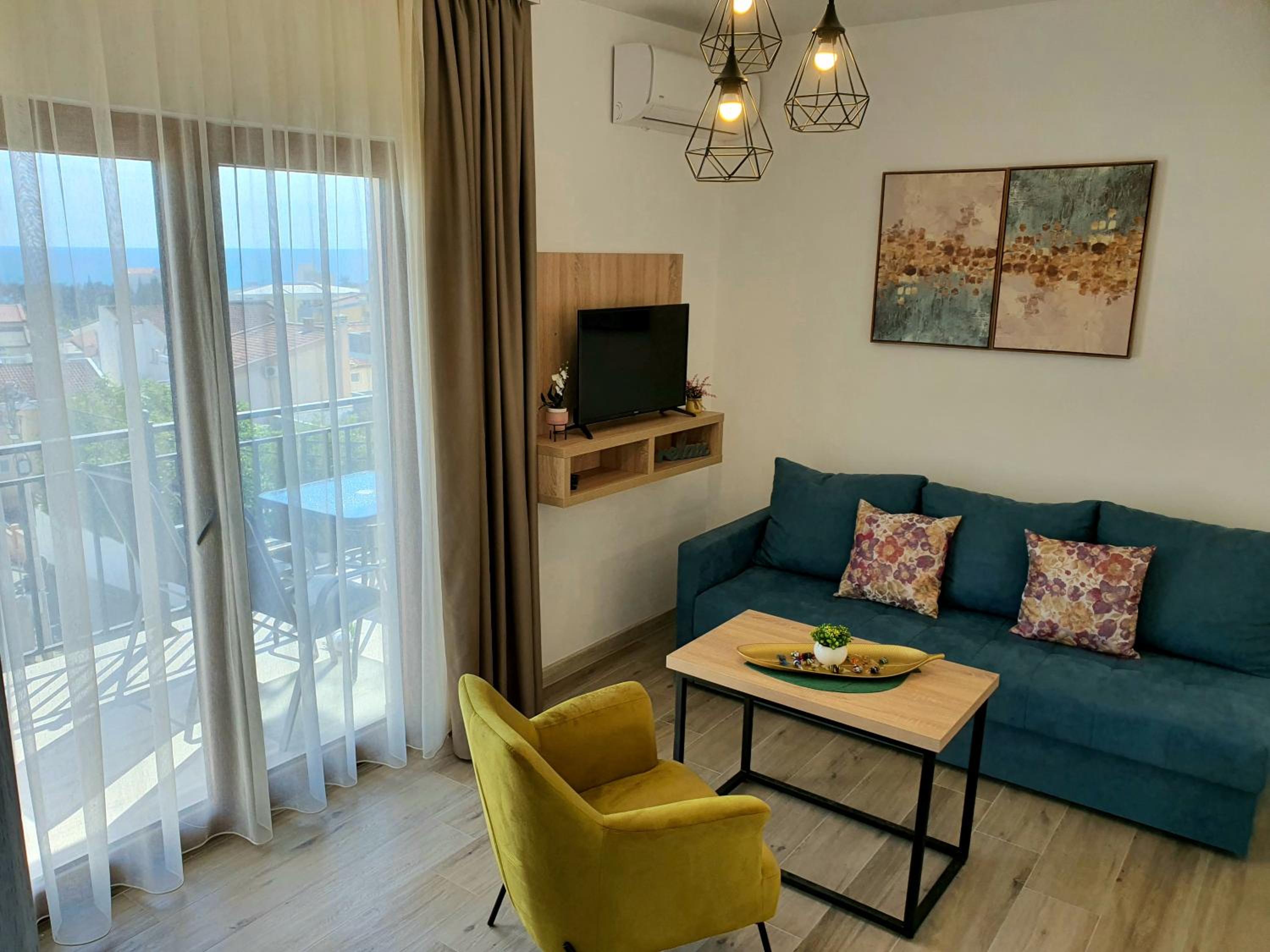 One-Bedroom Apartment photo 1