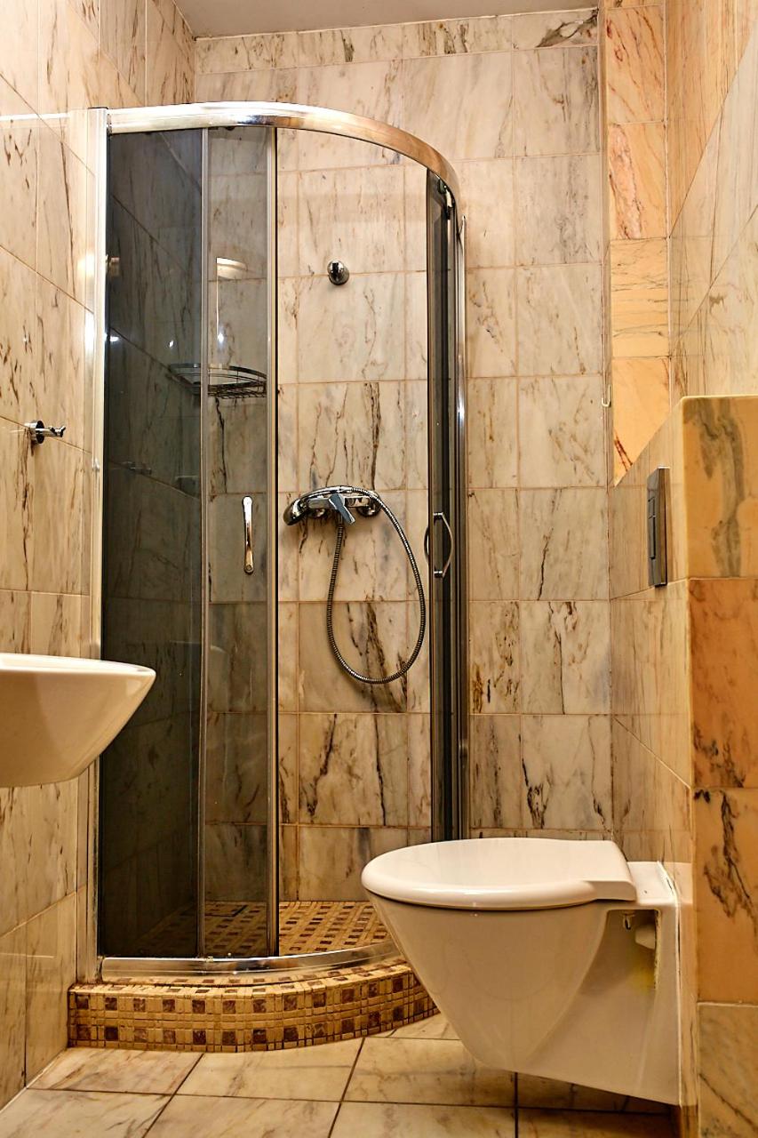 Deluxe Double Room - Basement - Photo 8