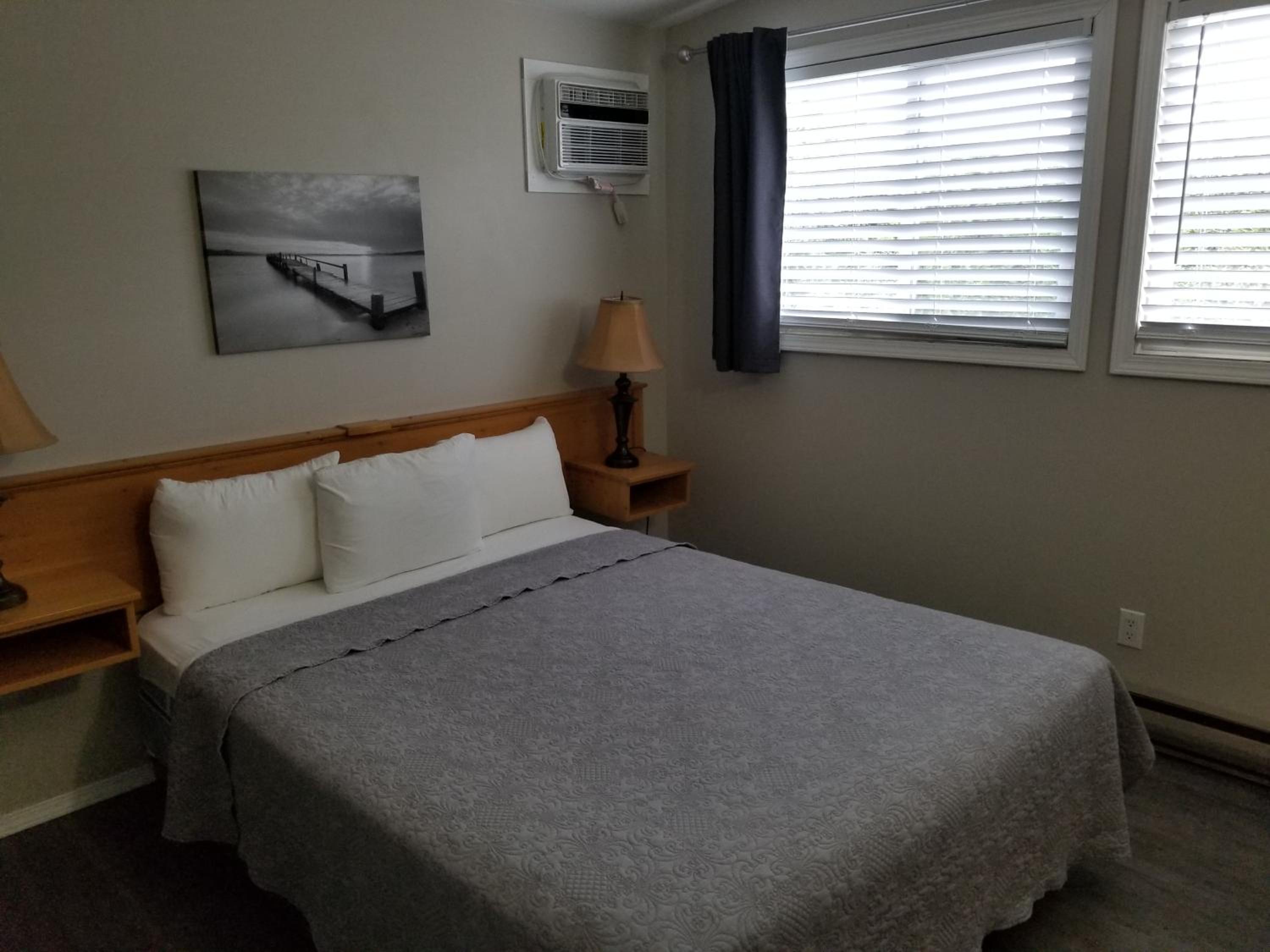 Three-Bedroom House photo 3