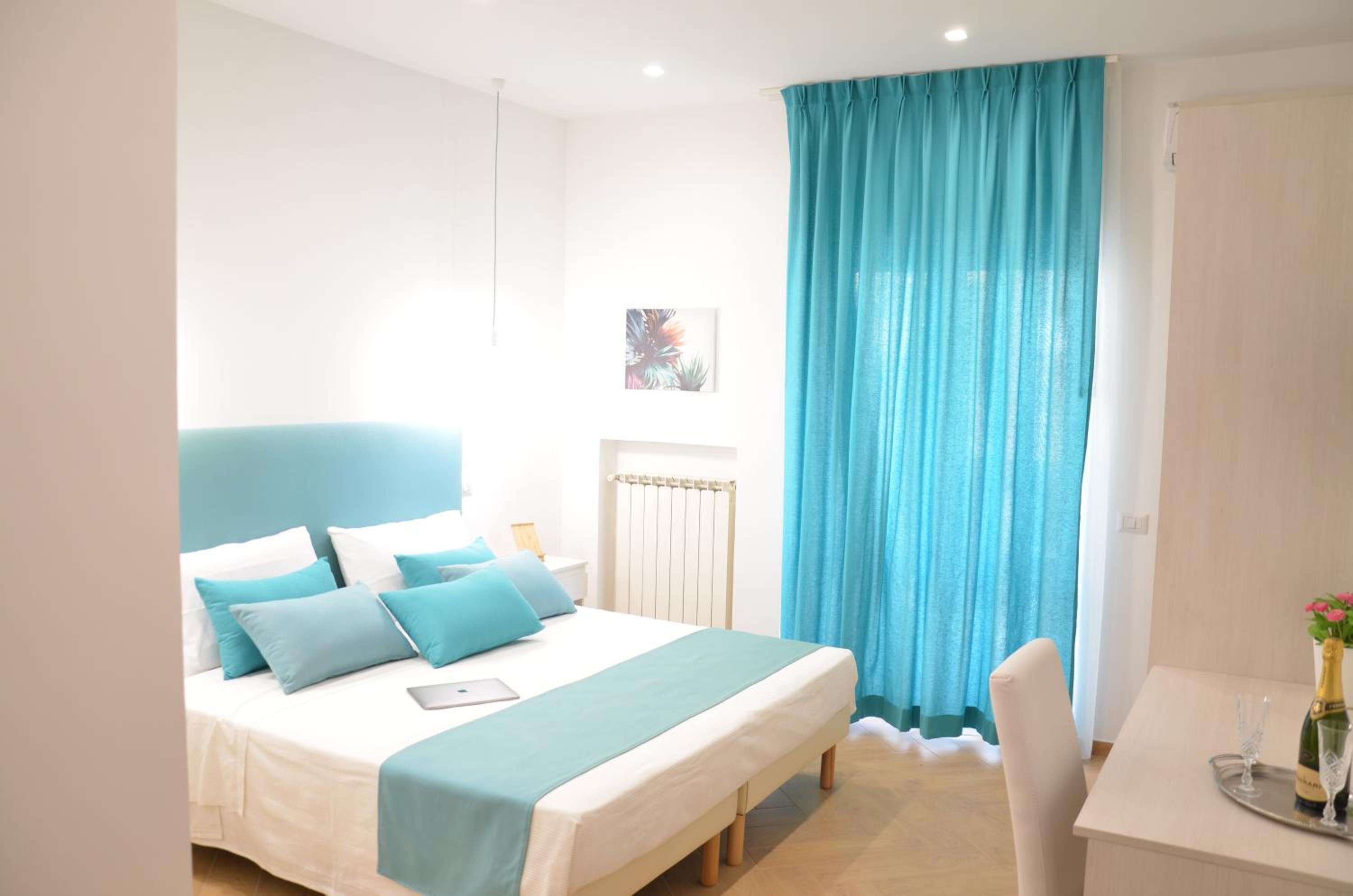 Deluxe Double Room with Balcony - Photo 2