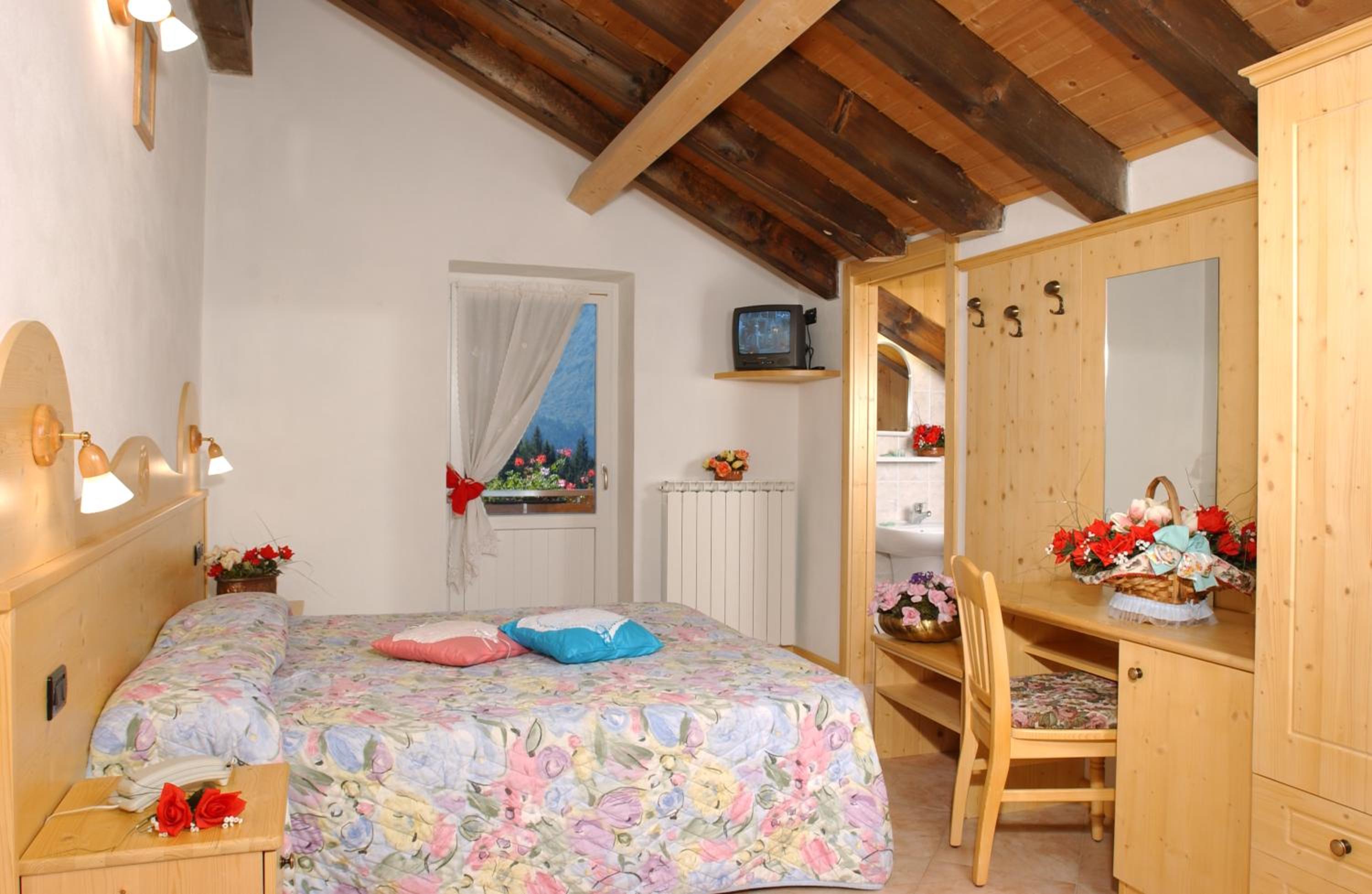 Standard Double or Twin Room photo 3
