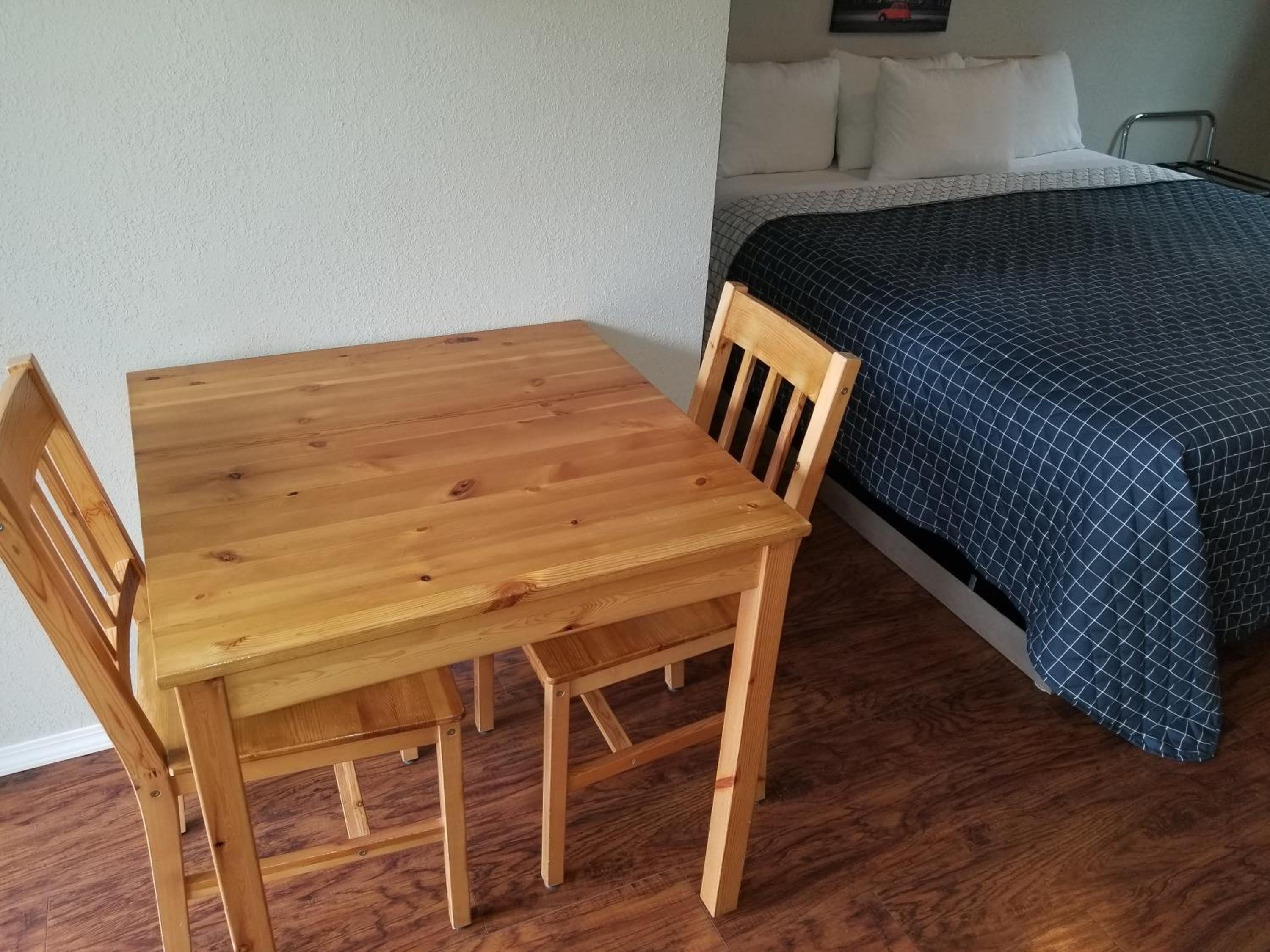 1 King Bed - No Kitchen