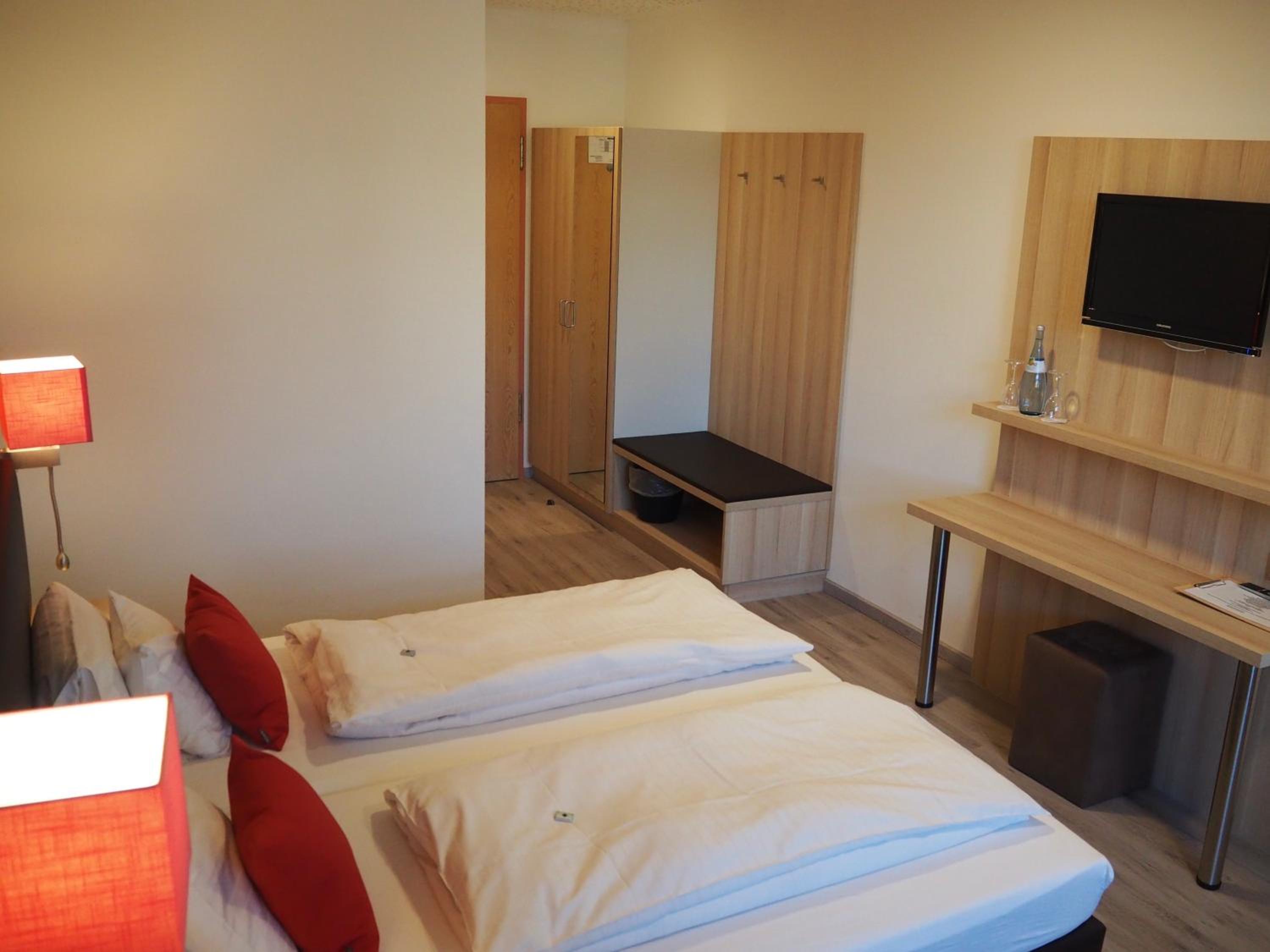 Standard Double Room - Photo 5