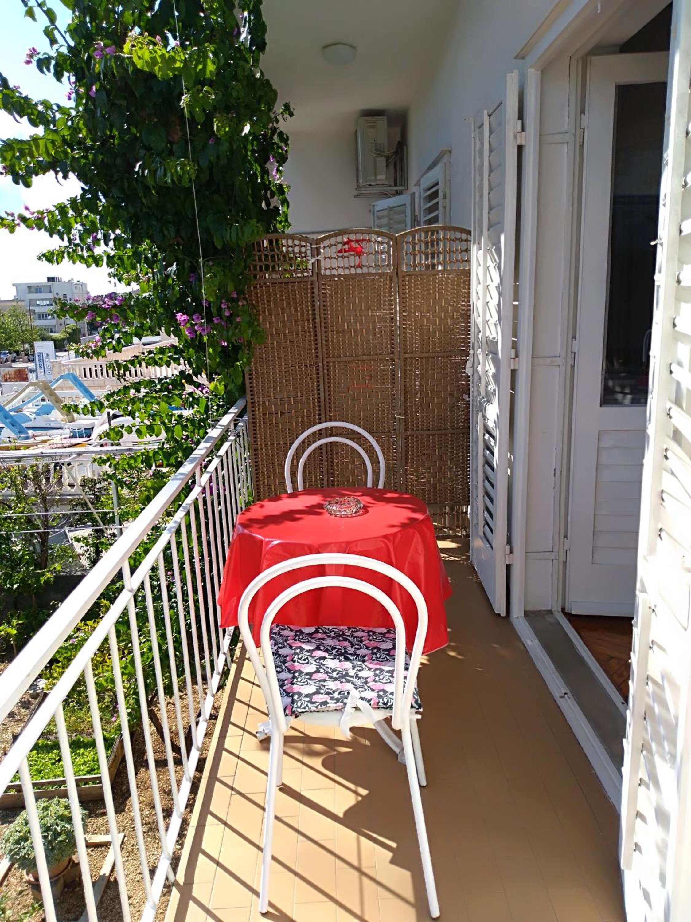 Three-Bedroom Apartment with Terrace - Photo 24