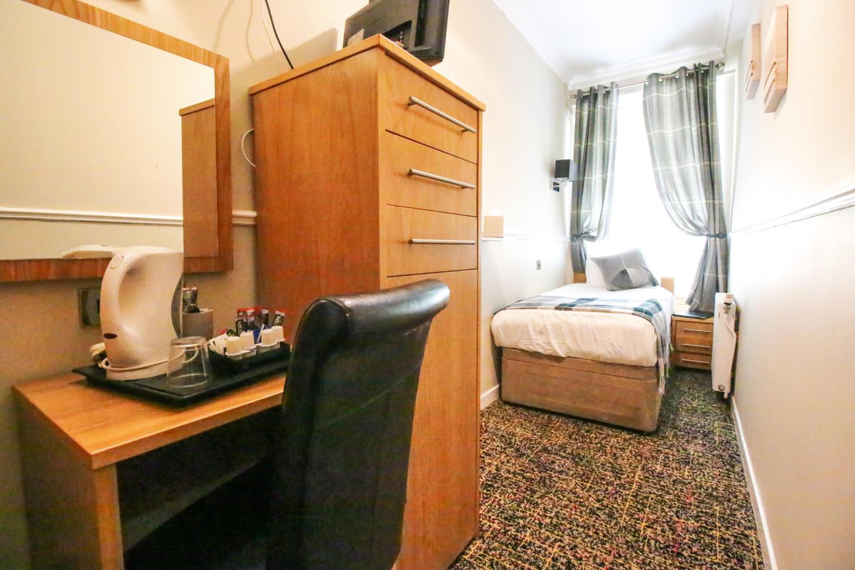 Single Room with Shared Bathroom