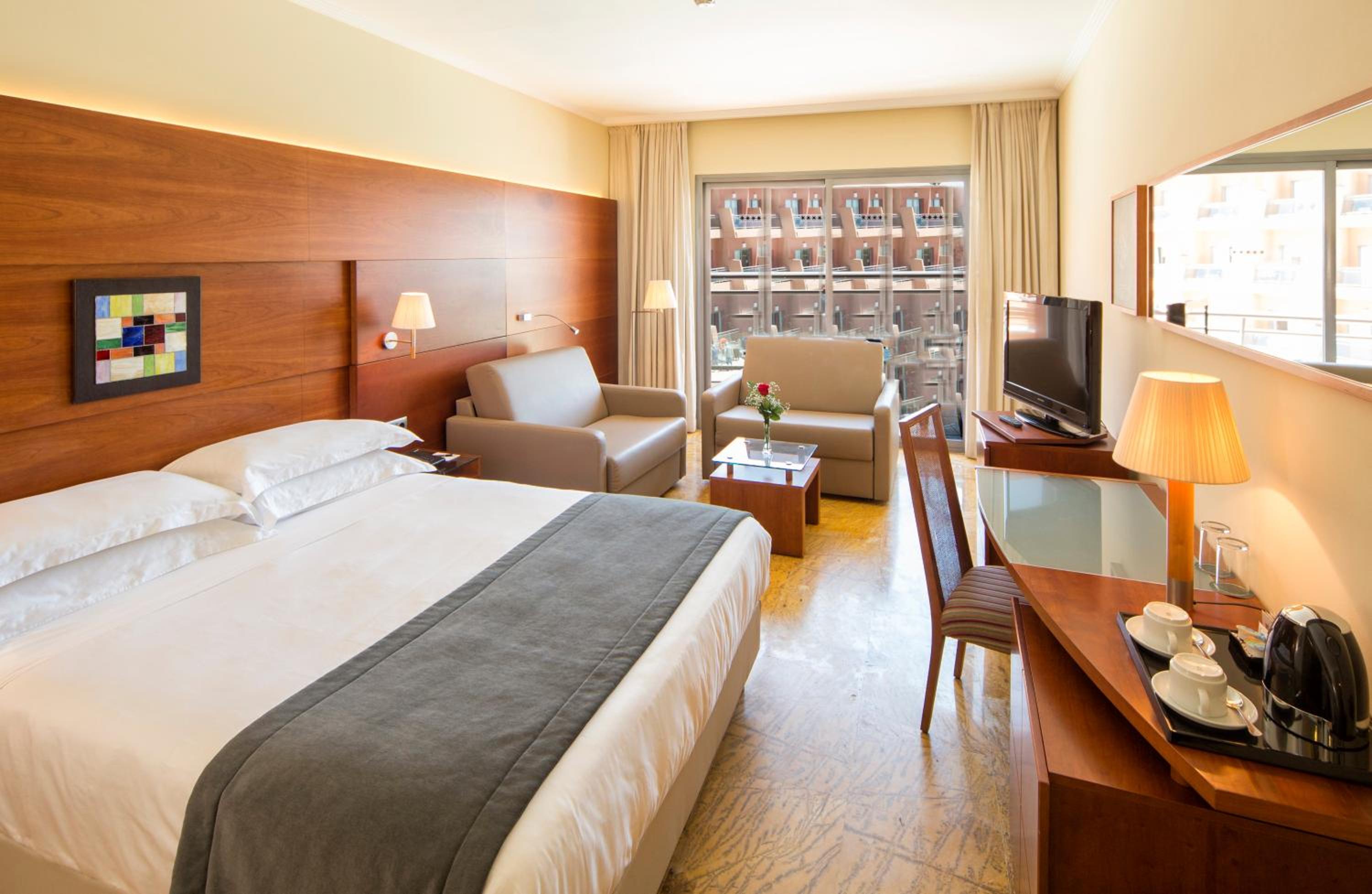 Habitación Doble Familiar (2 adultos + 2 niños)