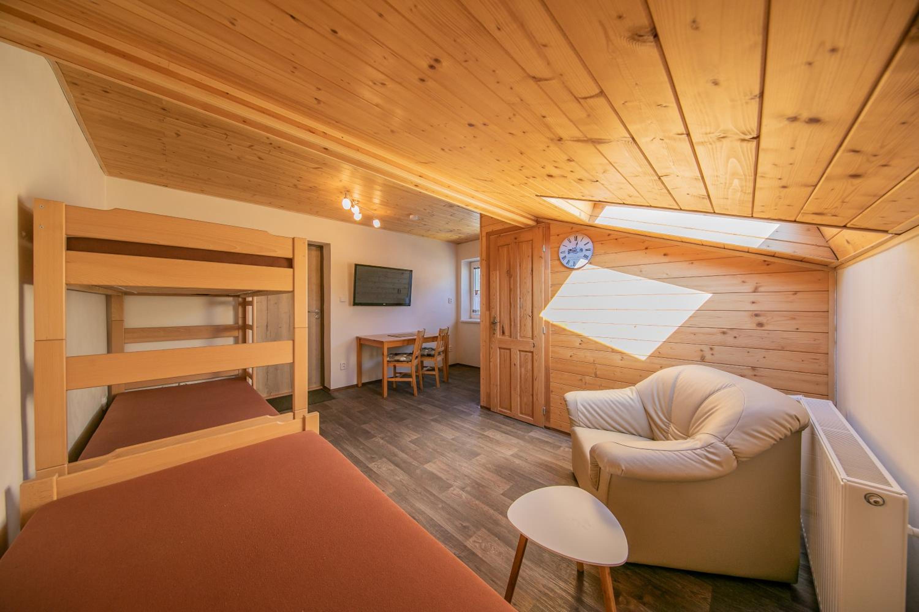 Quadruple Room with Private Bathroom photo 2