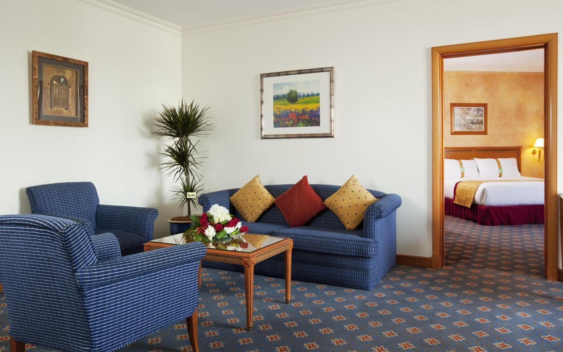 One-Bedroom King Suite - Smoking - Photo 8