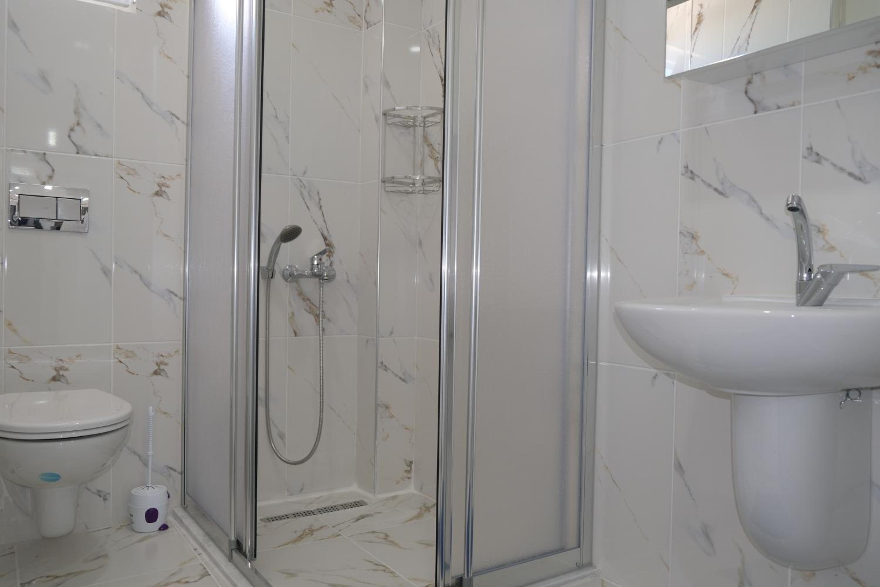 One-Bedroom Apartment - Photo 6