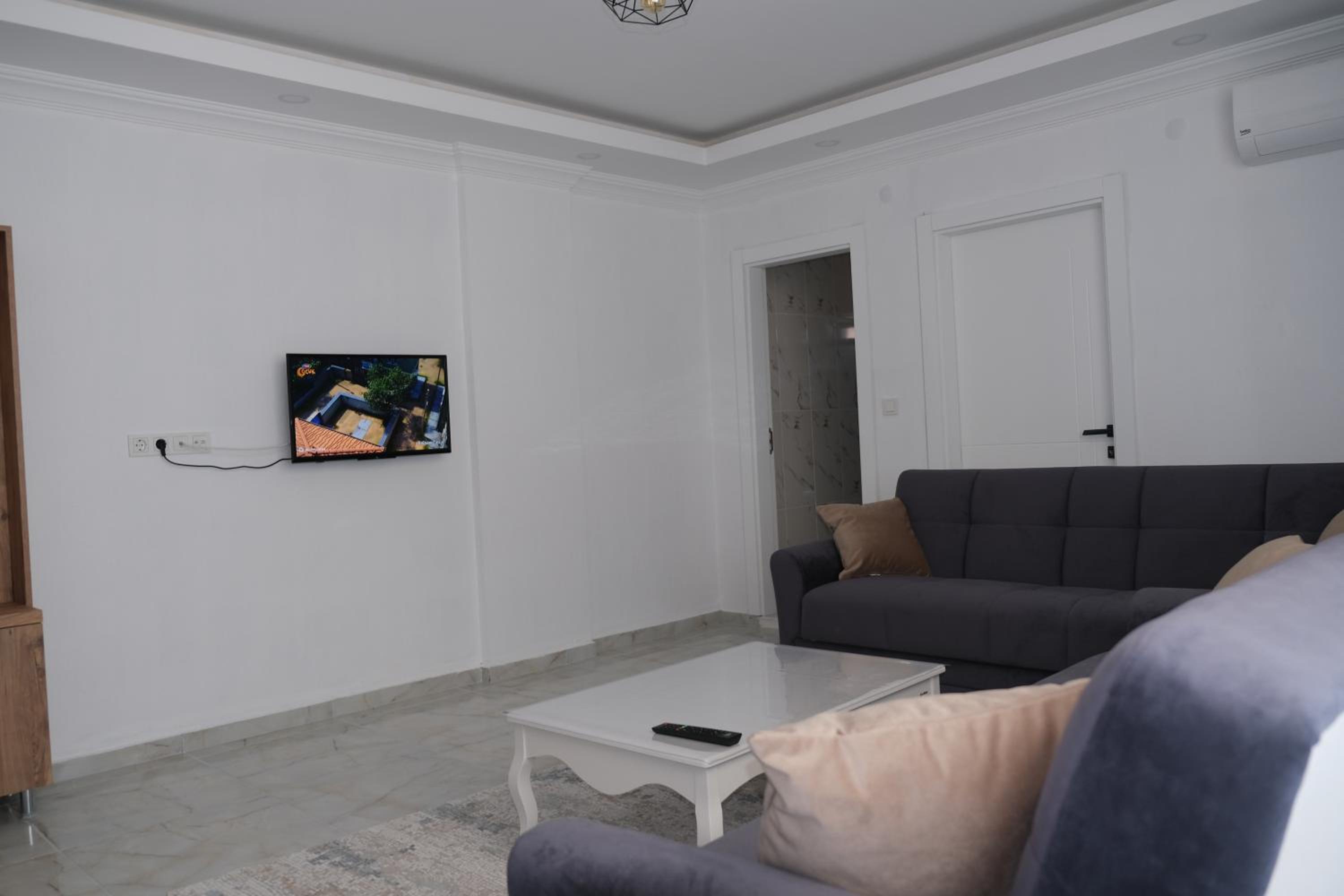 One-Bedroom Apartment - Photo 3
