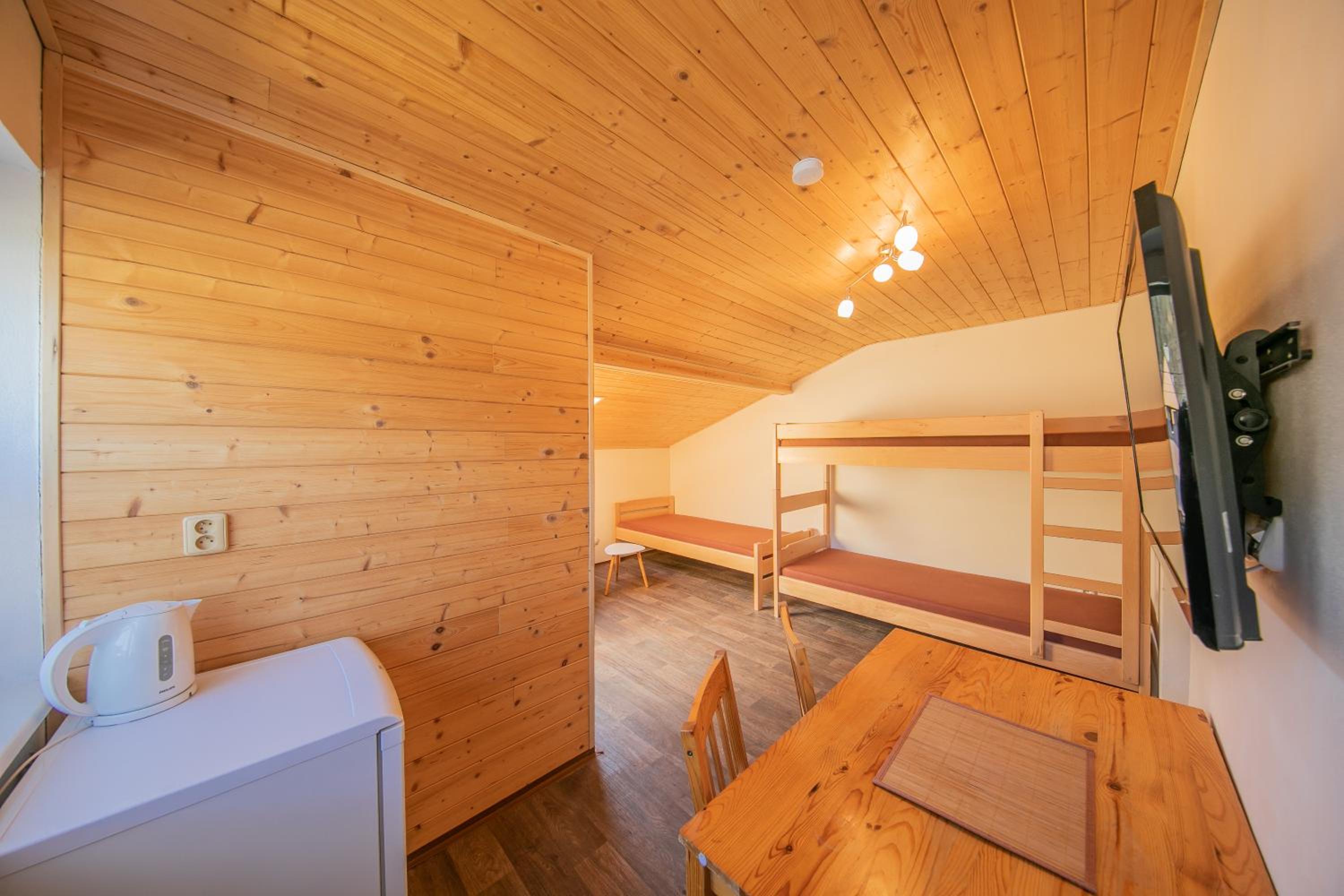 Quadruple Room with Private Bathroom photo 3