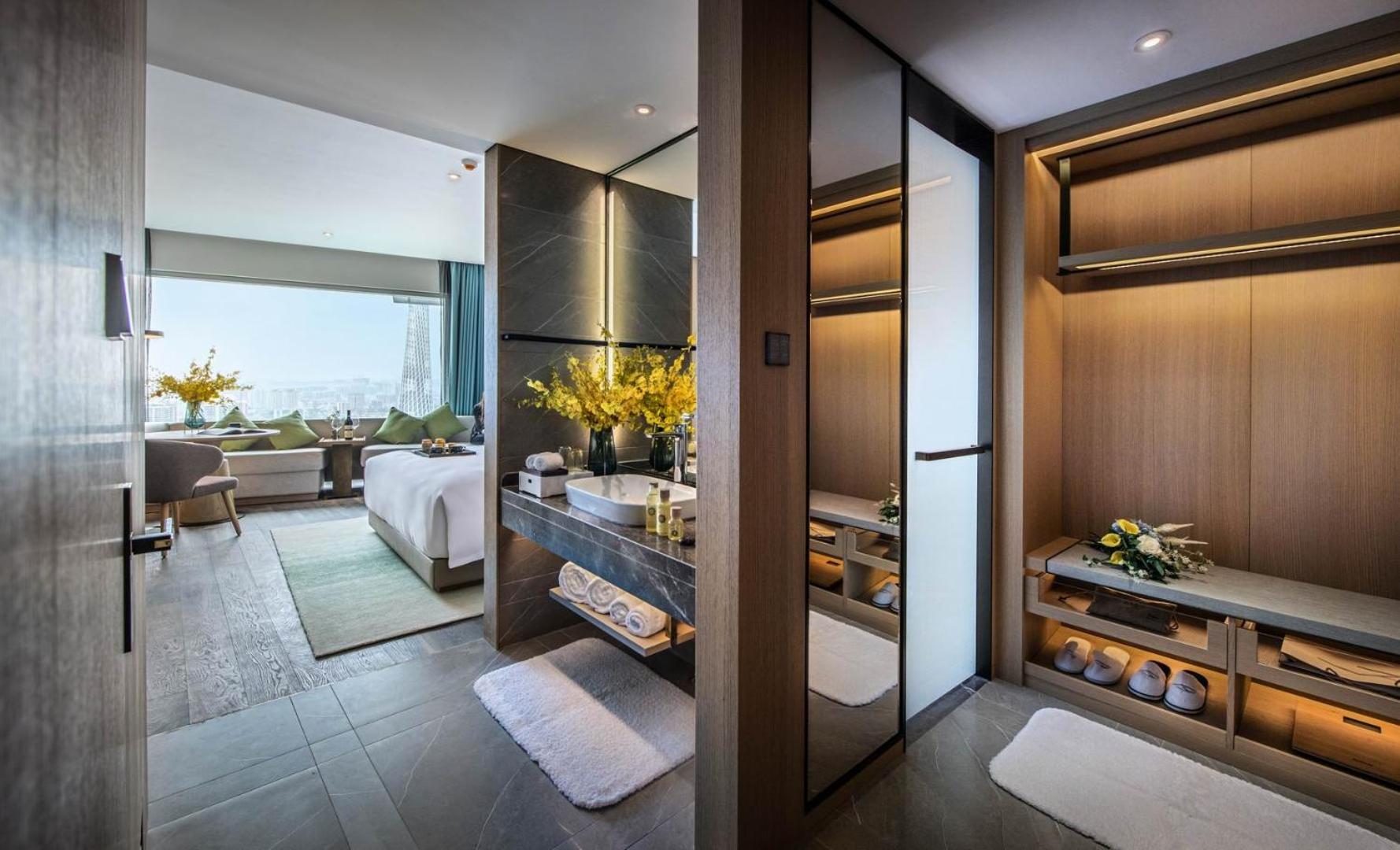 Canton Tower River View King Room - Photo 1