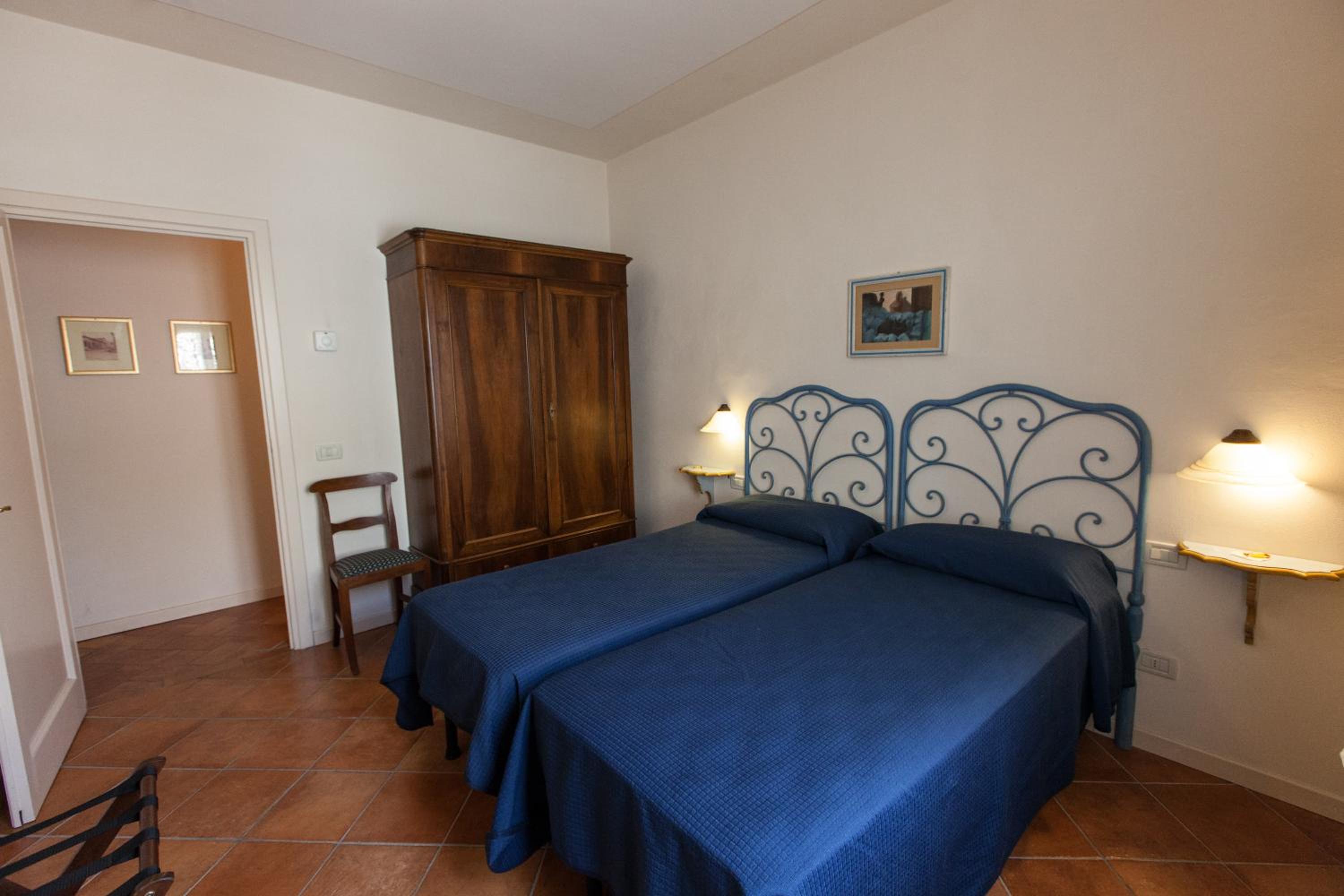 Triple Room with Private Bathroom photo 3