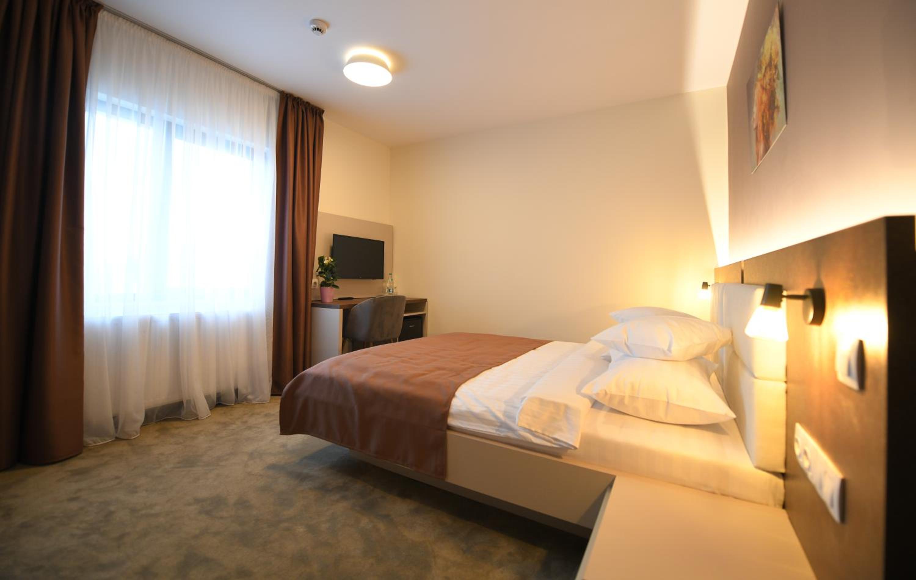 Double Room with Private Bathroom - Photo 5