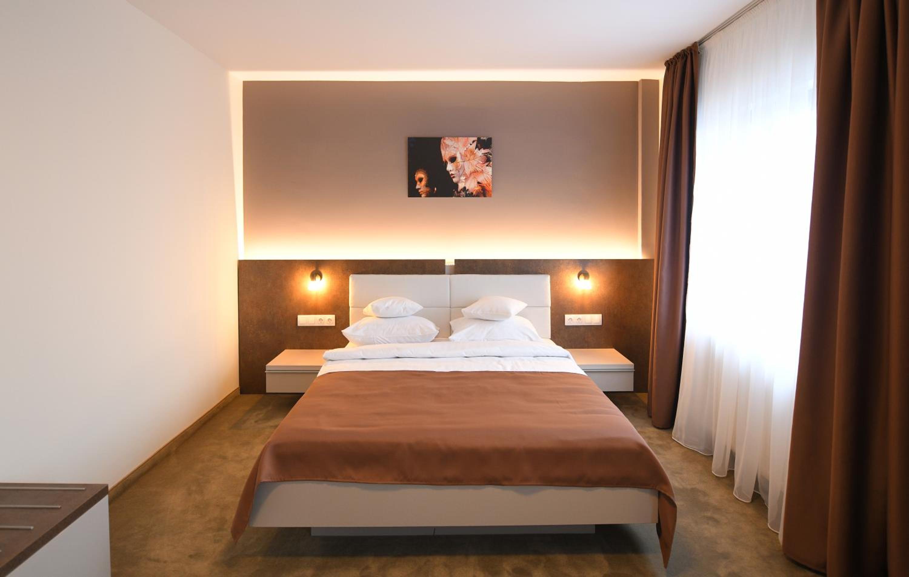 Double Room with Private Bathroom - Photo 3