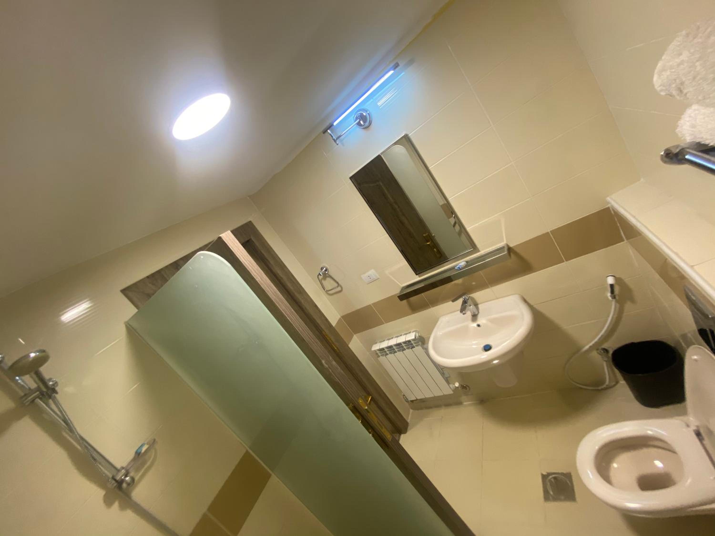 Budget Double Room - Photo 4