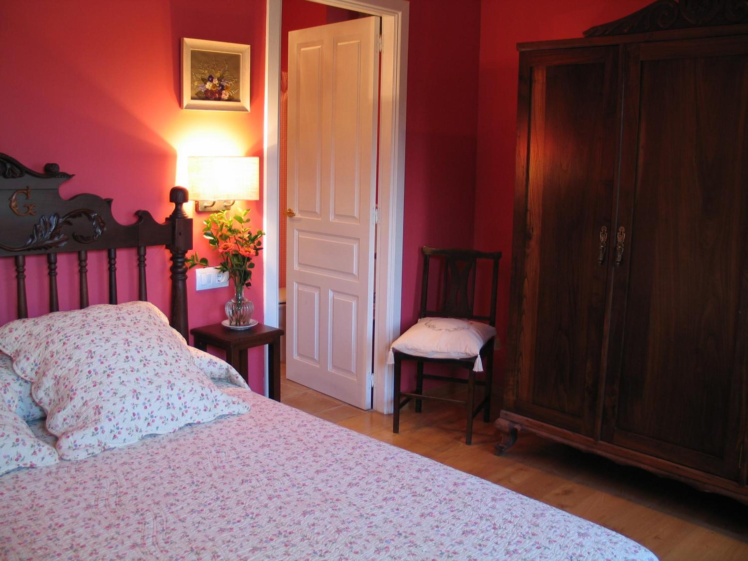 Double Room with Balcony - Photo 4