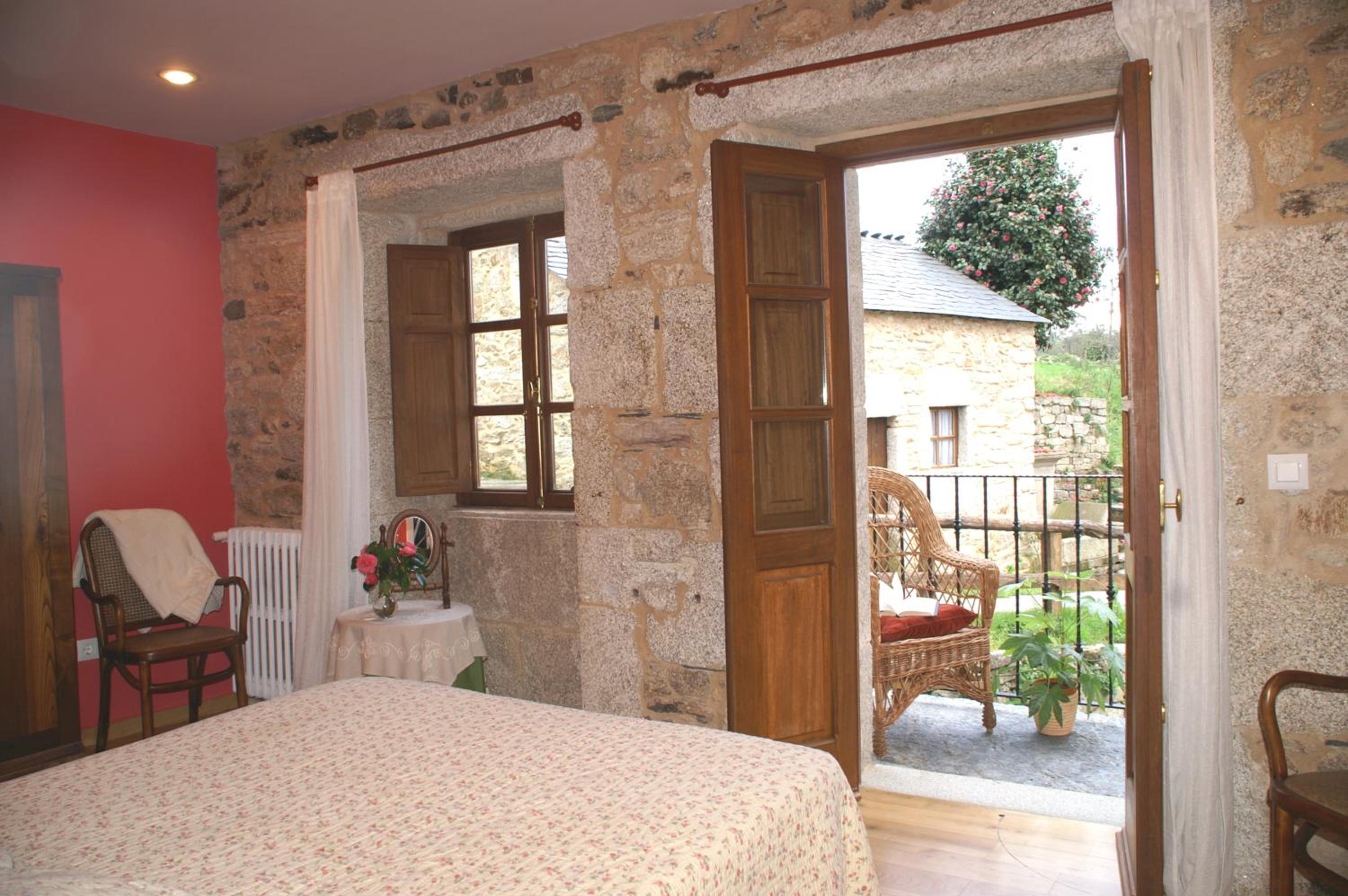 Double Room with Balcony - Photo 2
